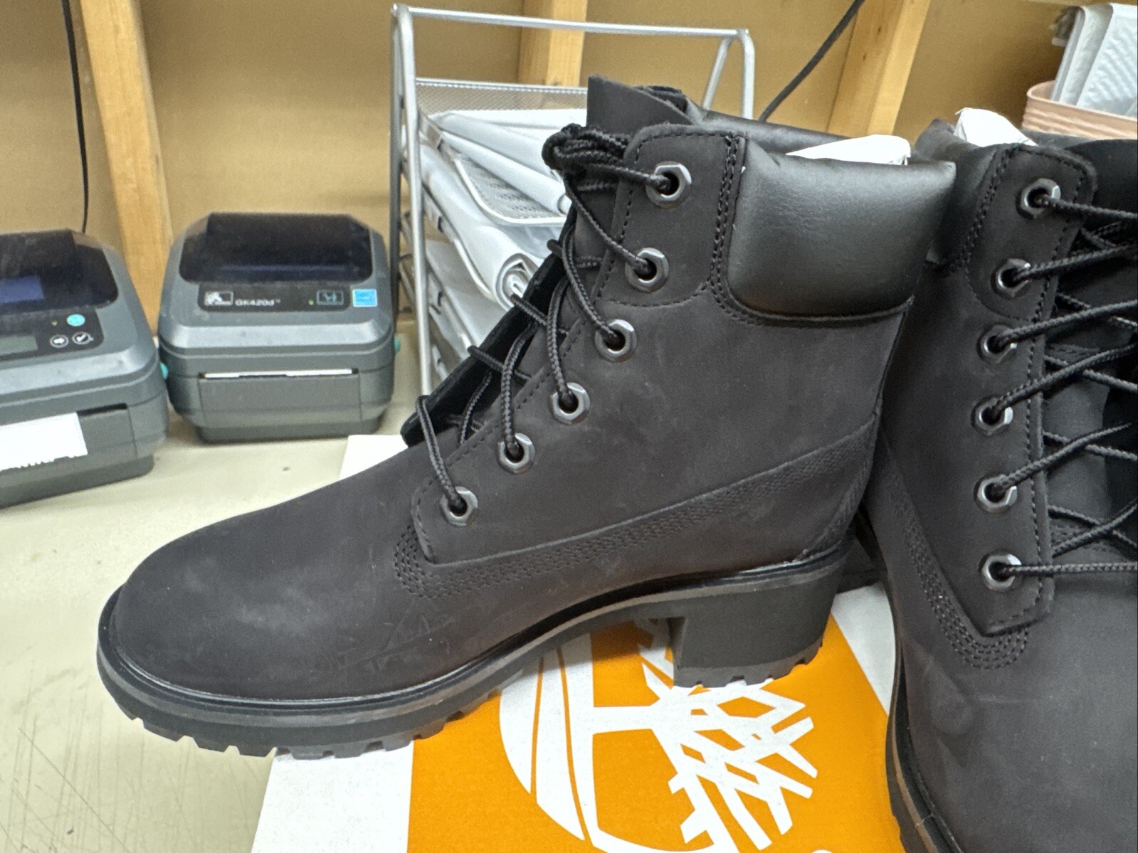 PICK SIZE – Timberland Women’s Kinsley BLACK Nubuck 6 Inch Waterproof Boot