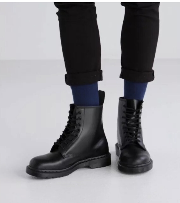 Dr martens 1460 MONO SMOOTH LEATHER LACE UP BOOTS Size 9 Women 8 Men