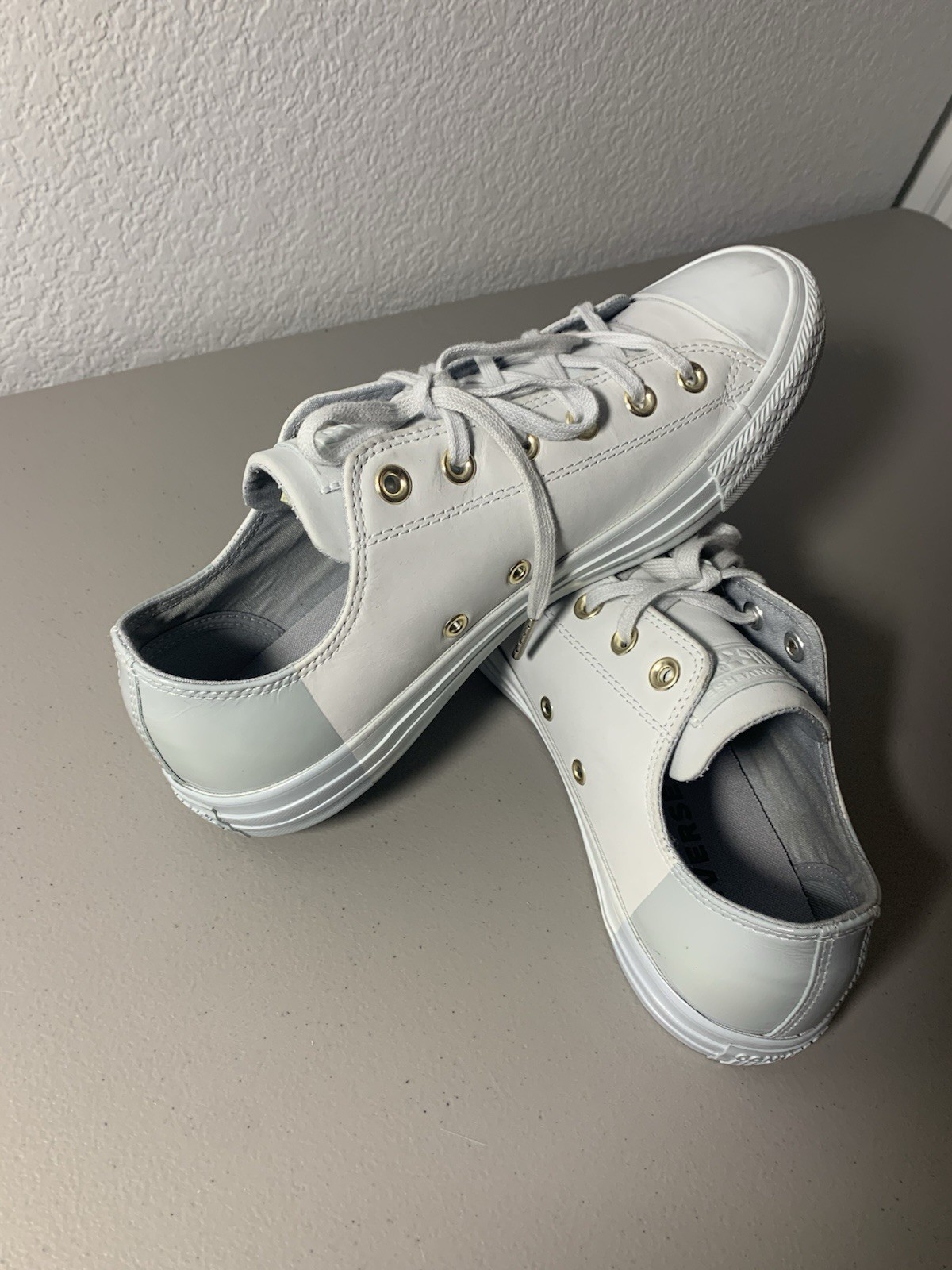 Converse Unisex All Star Chuck Taylor Men’s: Size 10. Women’s Size: 8.