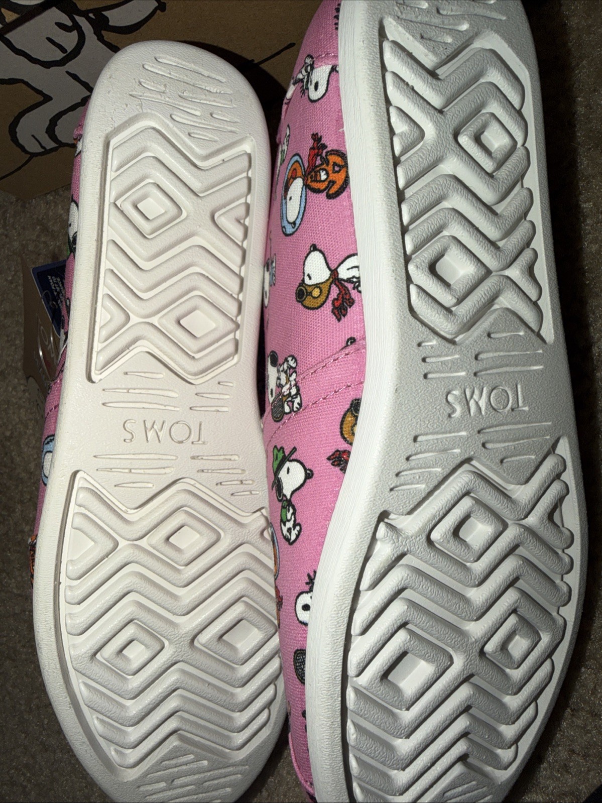 NIB TOMS X Peanuts Alpargata Pink Snoopy Print Limited Edition Women Size 8.5