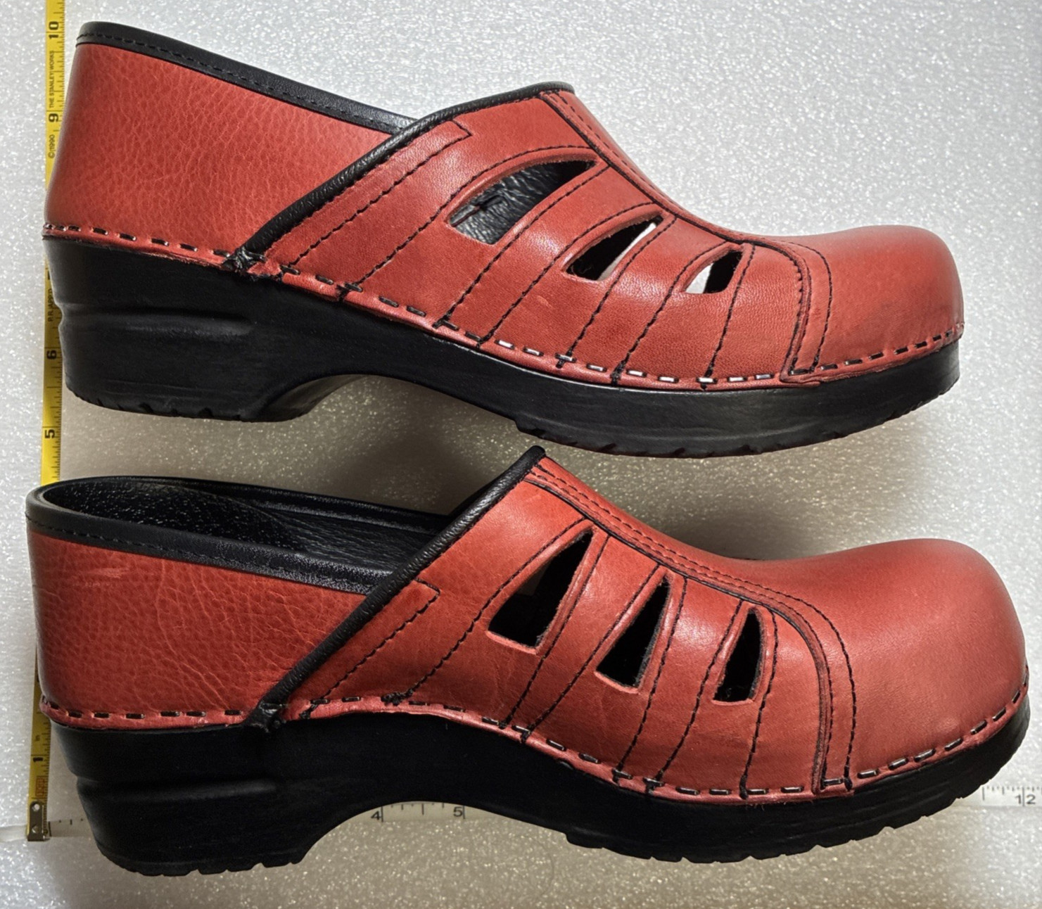 Sanita Shoes Women’s Size 40 Red Reagan clog, leather, preowned