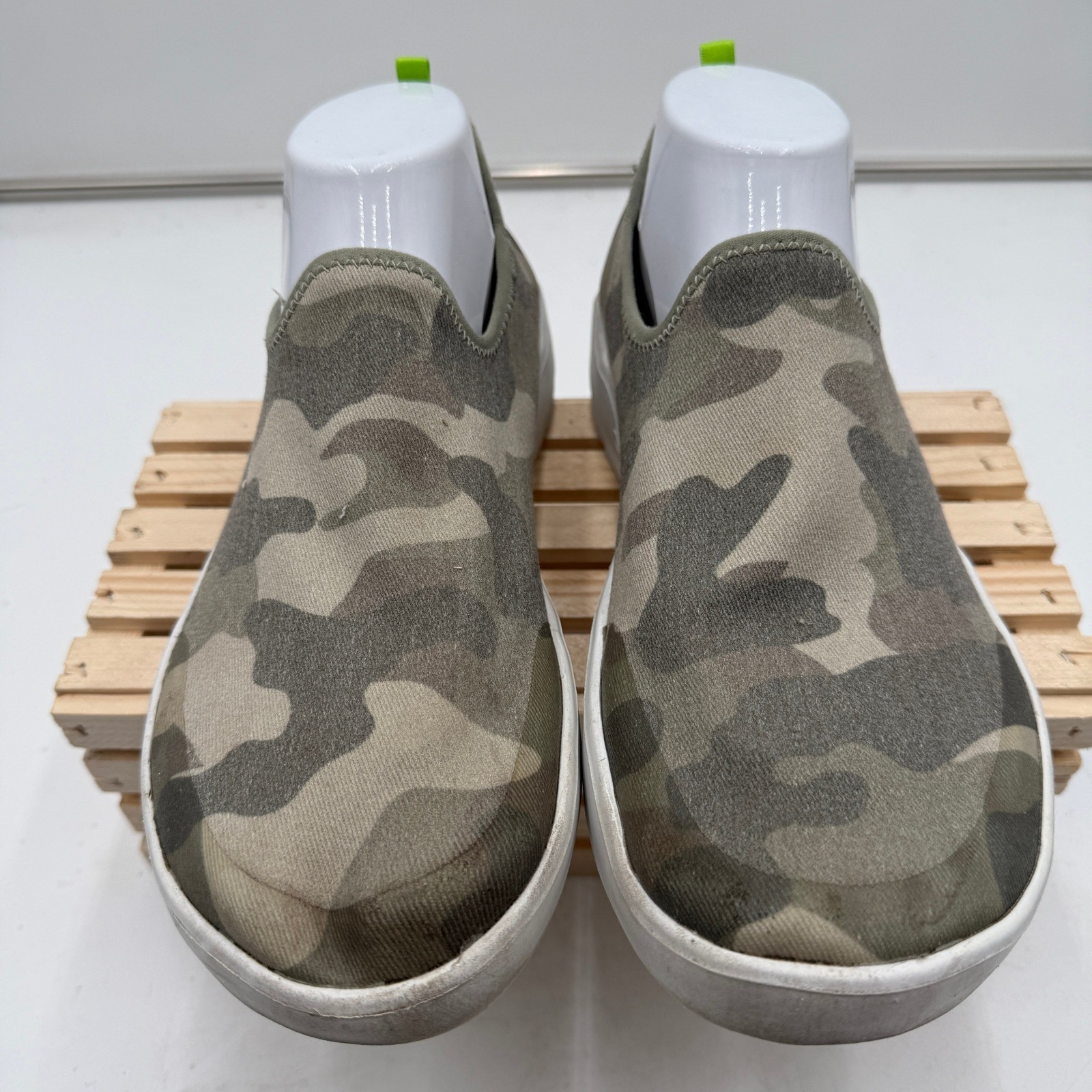 OOFOS OOmg EeZee Low Shoes Women’s Camo Slip On Recovery Sneakers Size 11