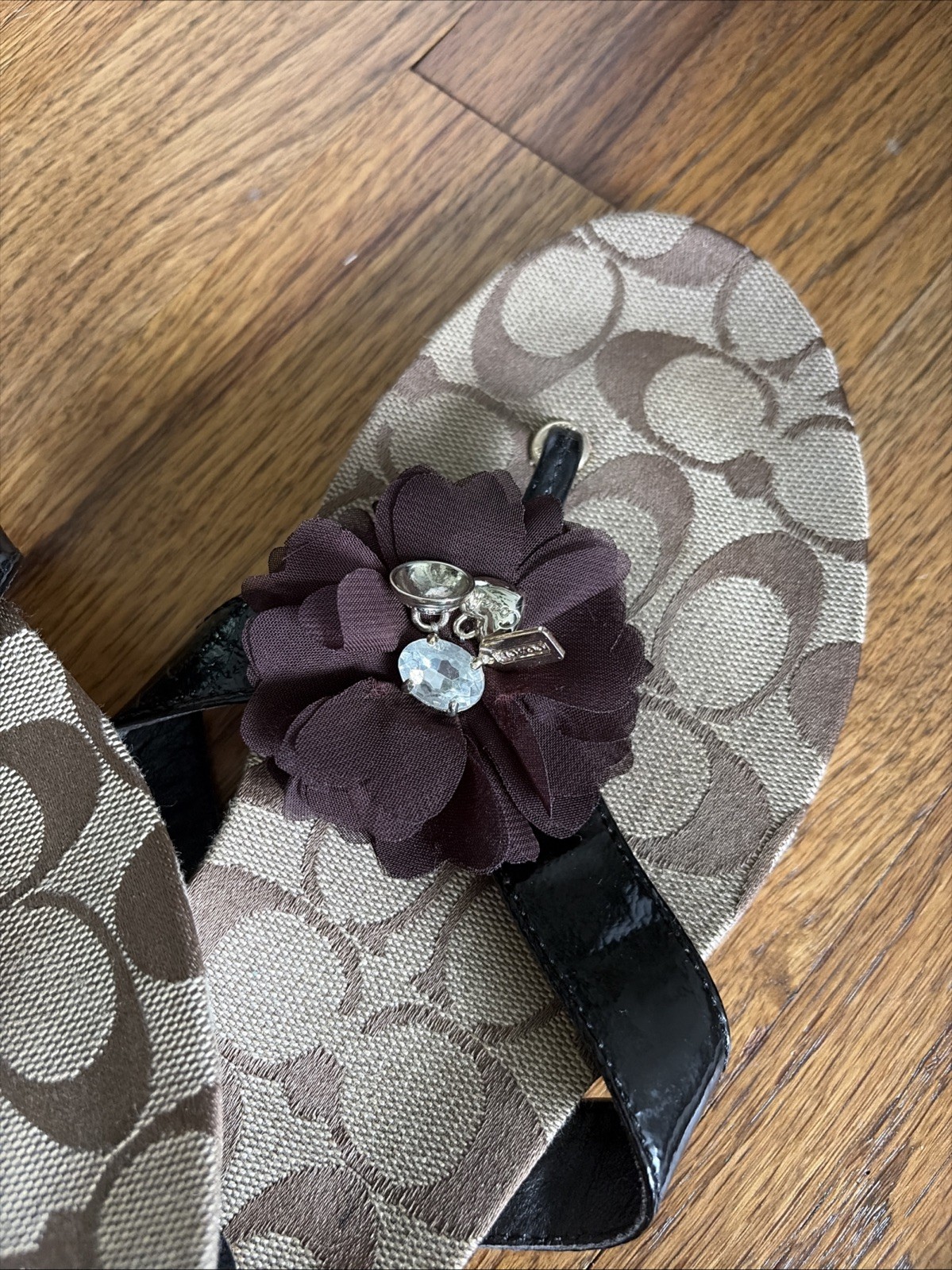 Coach Signature Women’s Leather Thong Sandals Brown/Black Flower Rhinestone 8