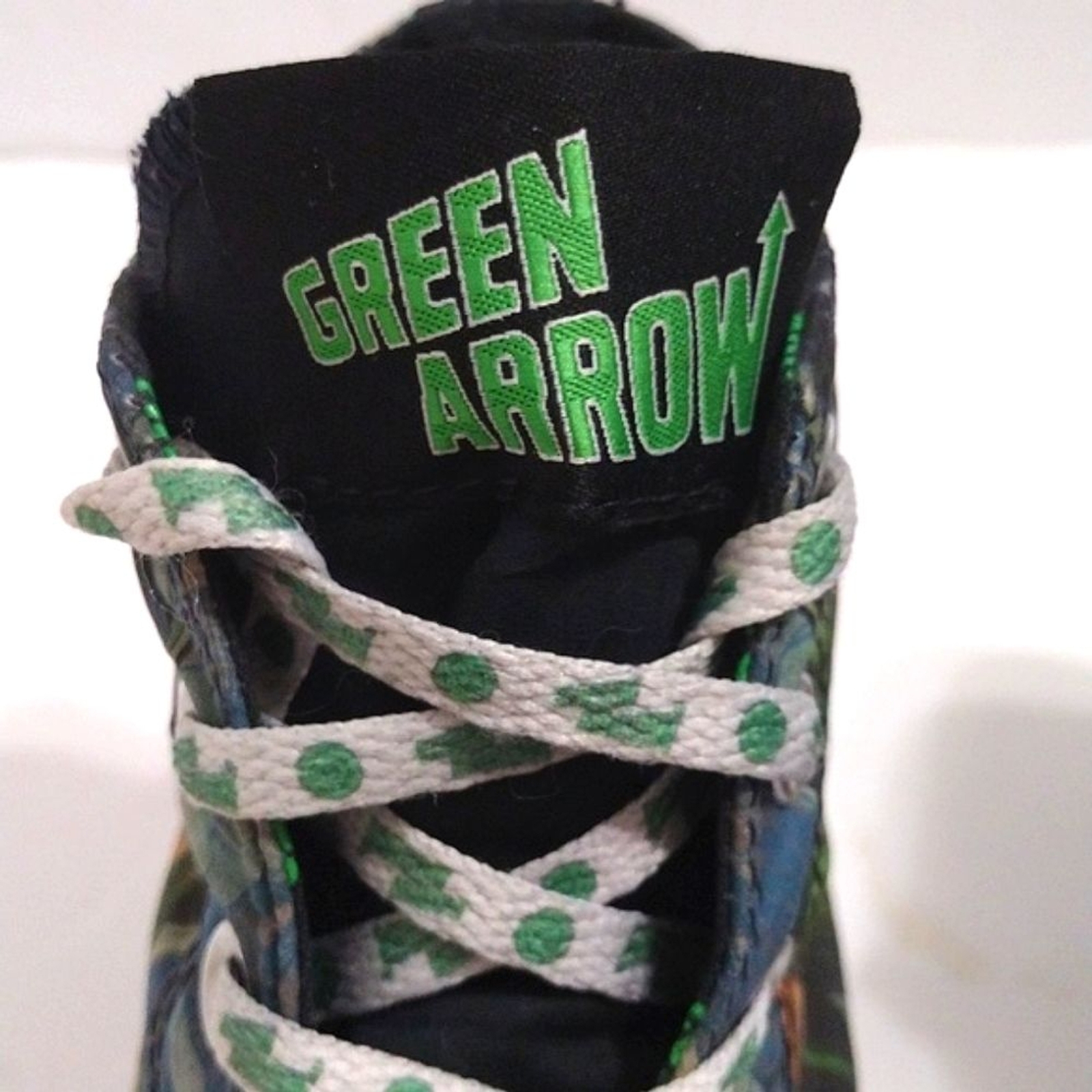 DC Comics Converse Green Arrow Superhero High Top Sneakers Unisex Men 6, Women 8