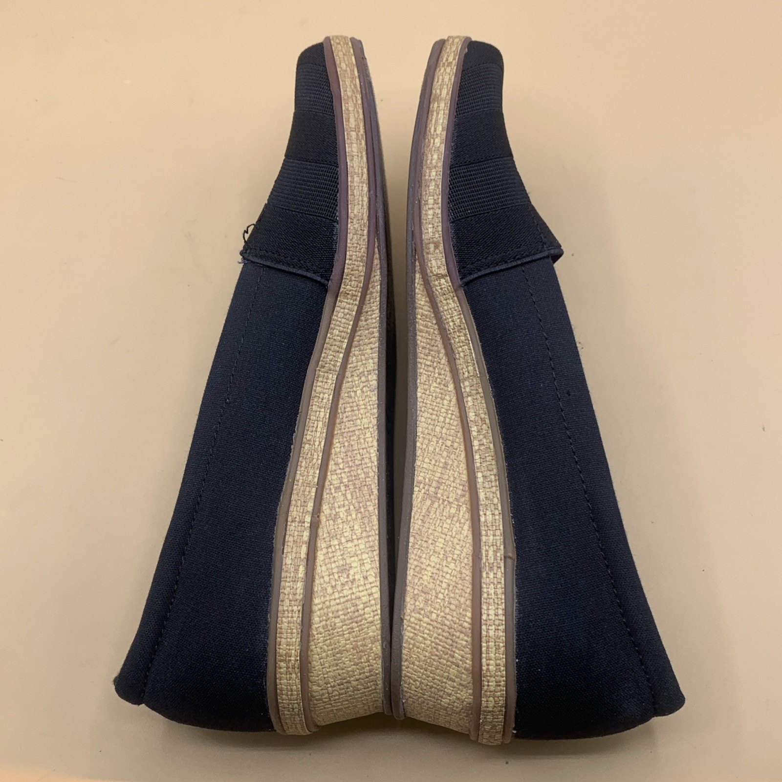 Grasshoppers Women’s Quinn Wedge canvas slip-on Comfort – Size 7.5M