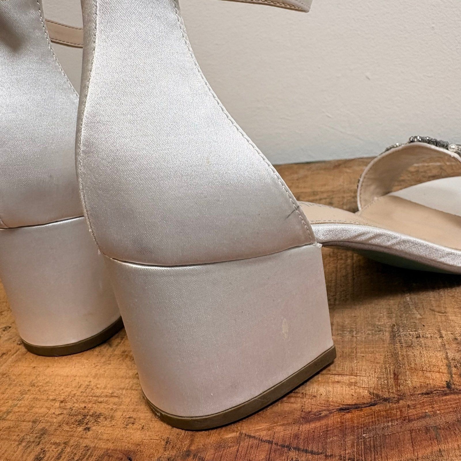 Betsey Johnson Mel Block Heel Evening Dyeable Sandals Sz 8
