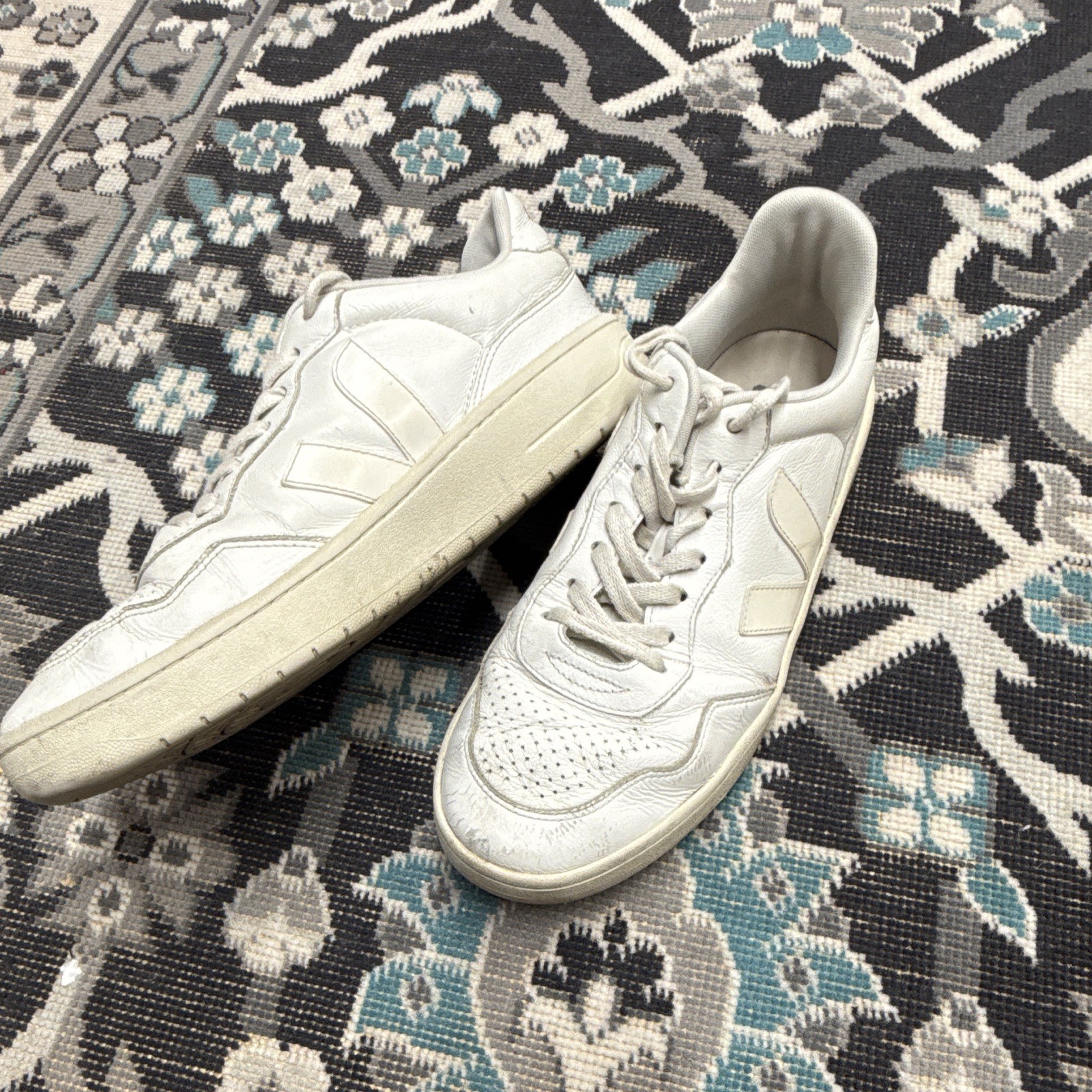 VEJA White Low Top Lace-Up womens Sneakers Casual Solid Logo Athletic