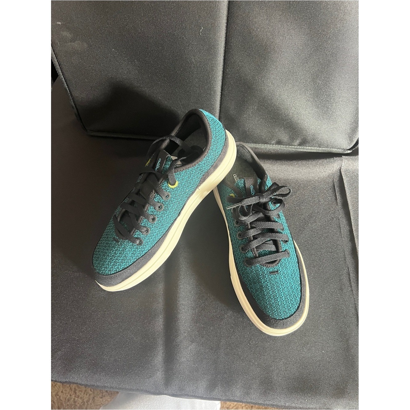 Allbirds Women’s Wool Piper 2 – Teal Sneakers with Black Trim – size 10