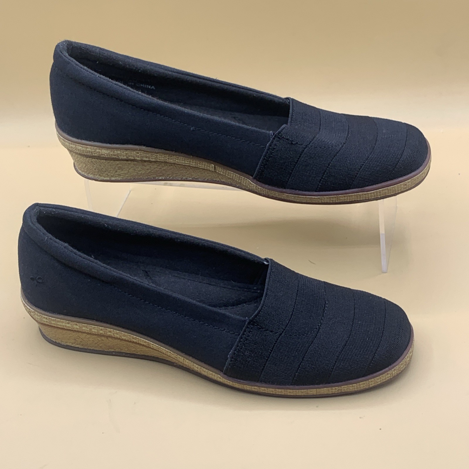 Grasshoppers Women’s Quinn Wedge canvas slip-on Comfort – Size 7.5M