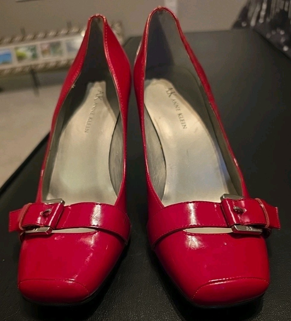 ANNE KLEIN SHOES 8M RED PATENT LEATHER BUCKLE STRAP 3.25″ BLACK HEELS