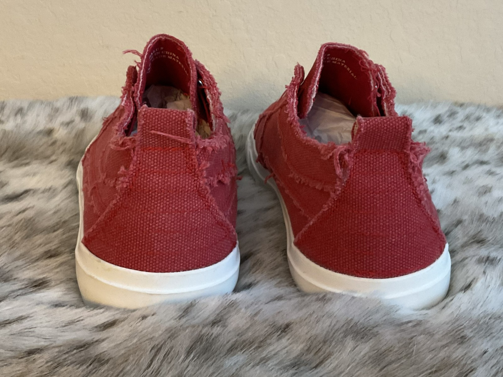 Corkys Red Babalu Distressed Canvas Low Top Round Toe Sneakers Women’s Size 9