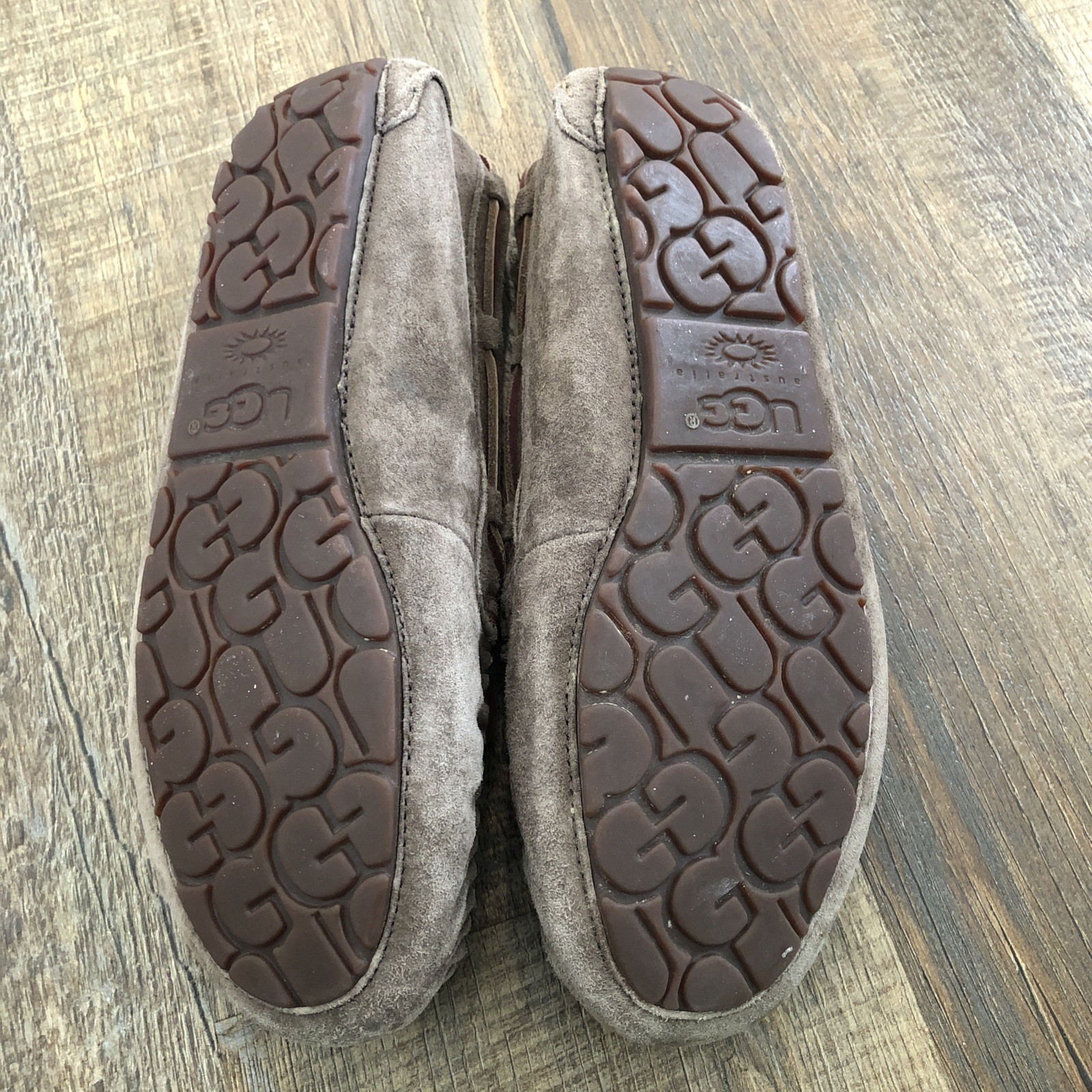 UGG Dakota Suede Sheepskin Moccasin Slippers Women’s Size 9 – Expresso – 5612
