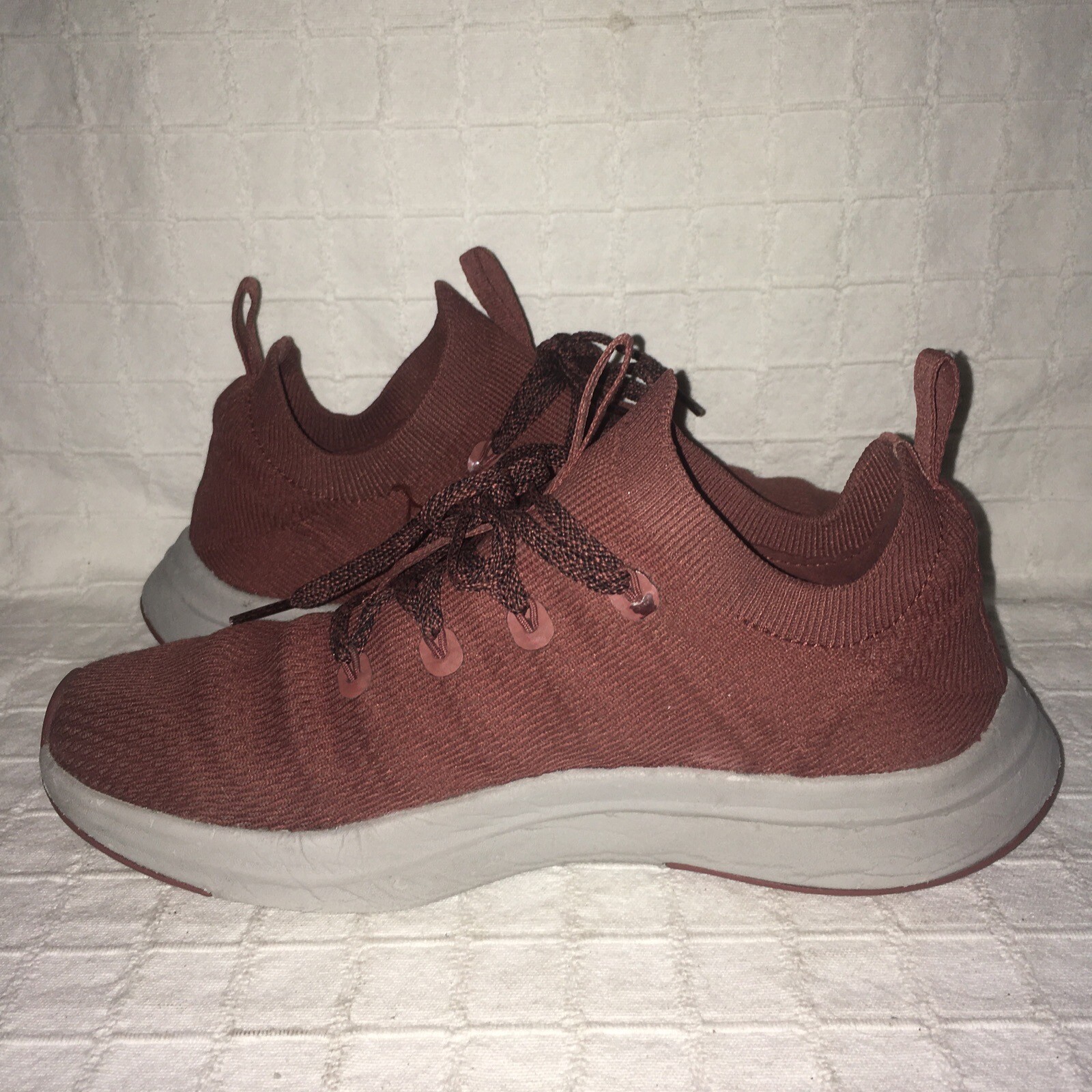 REI Co-Op Beyonder Womens Shoes Multisport Athletic Red Gray Sneakers Sz 8
