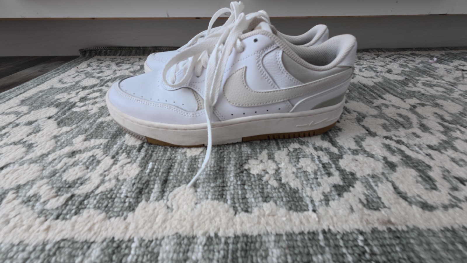Nike Women’s Shoes Air Force Size 9.5 White and Cream