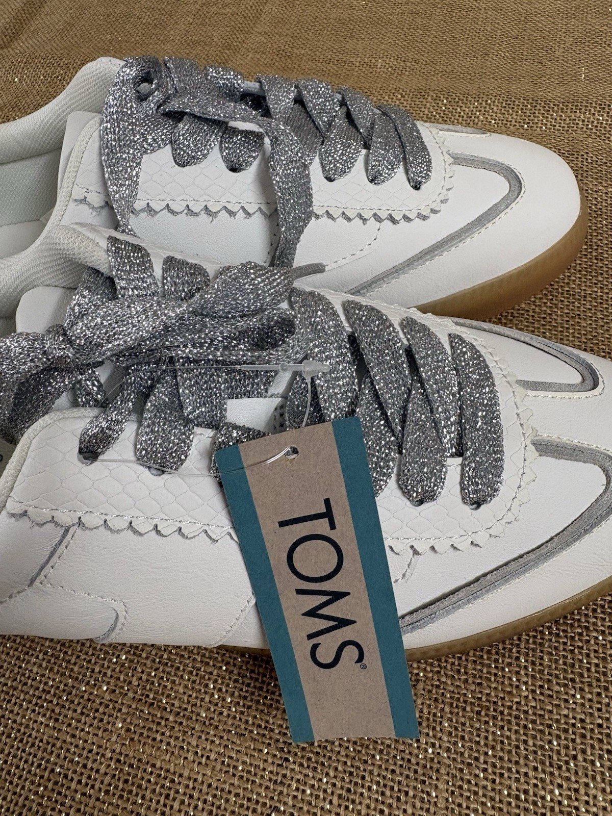 NWT TOMS Collins White Leather & Suede Sneakers | Women’s Size 8