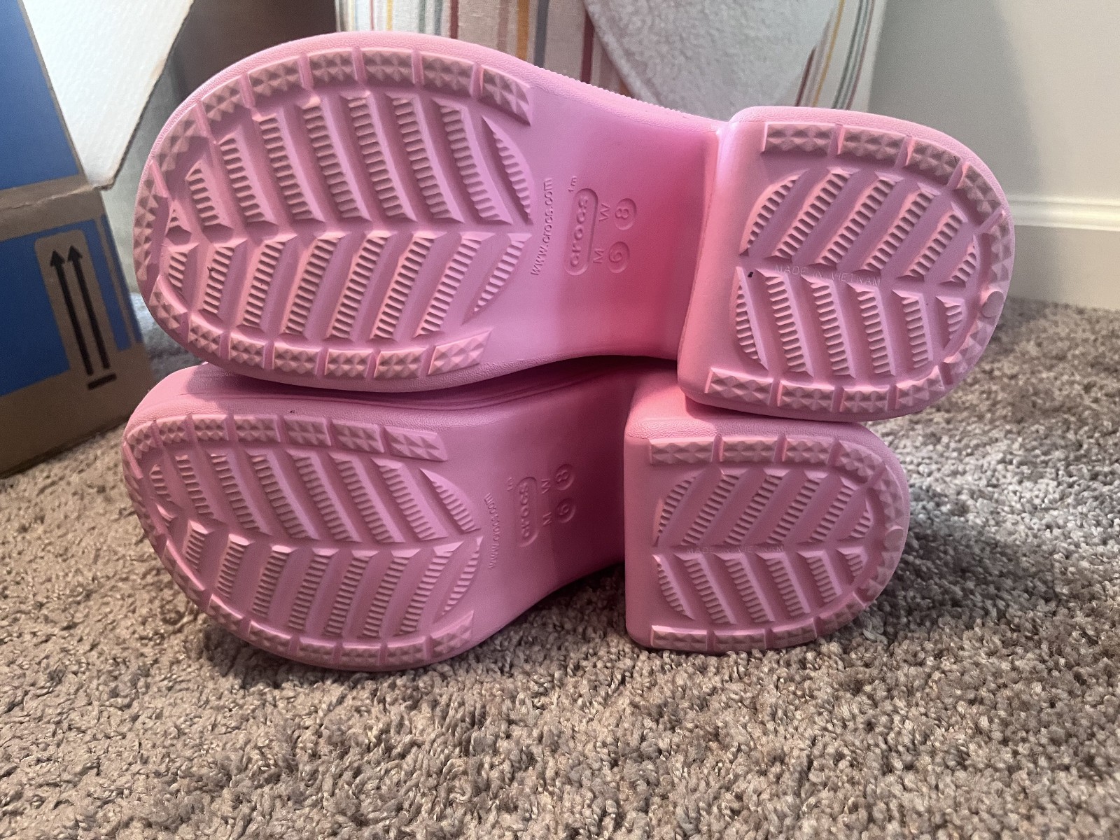 Crocs Pink Siren Bow Clog with Original Bow, Worn 3 times
