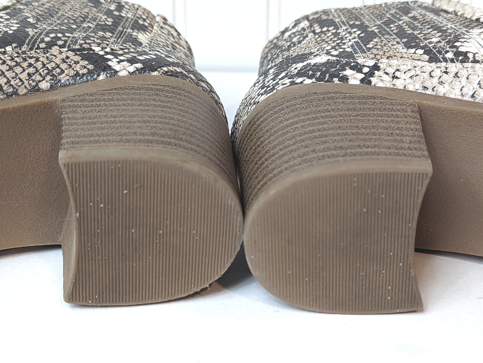Snake Print Womens Booties Casual High Heel 3″ & Up – Size 6.5 Maurices New