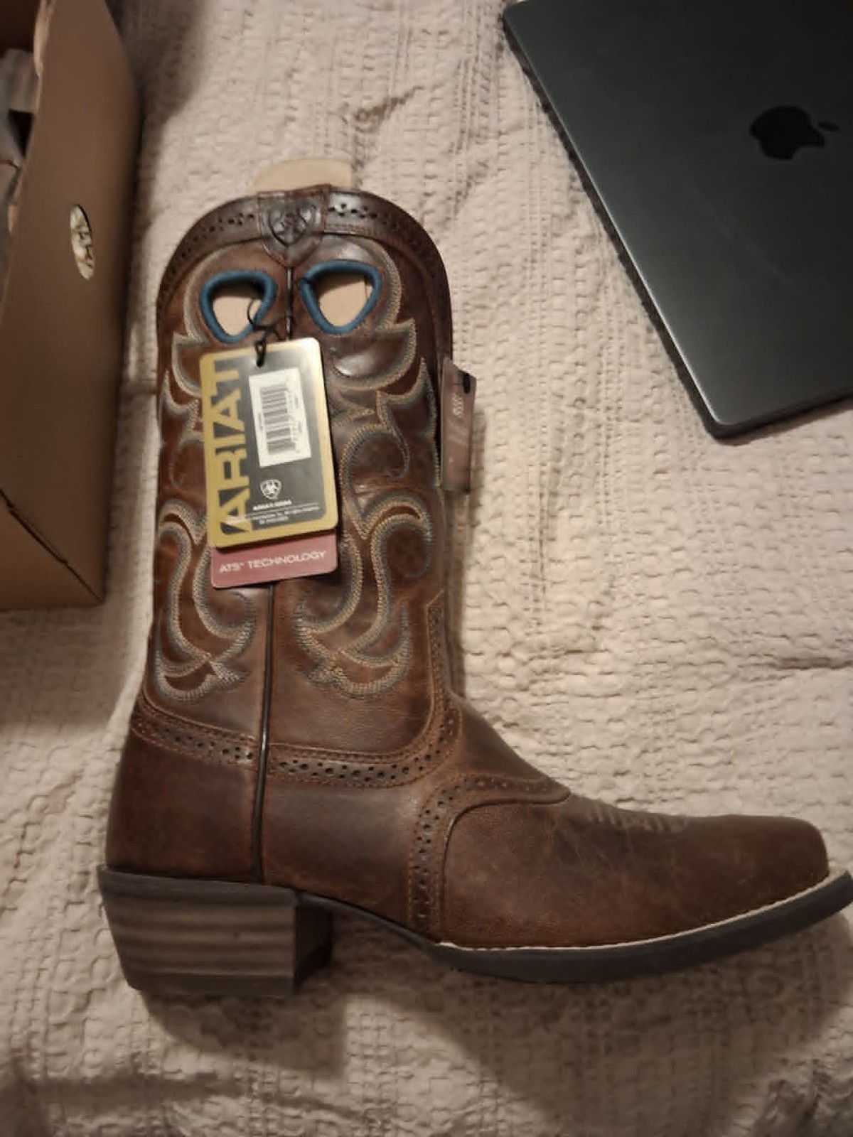 NWT – Women’s Ariat Rawhide Square Toe, 11″H, Sassy Brown Boots, Size 6B