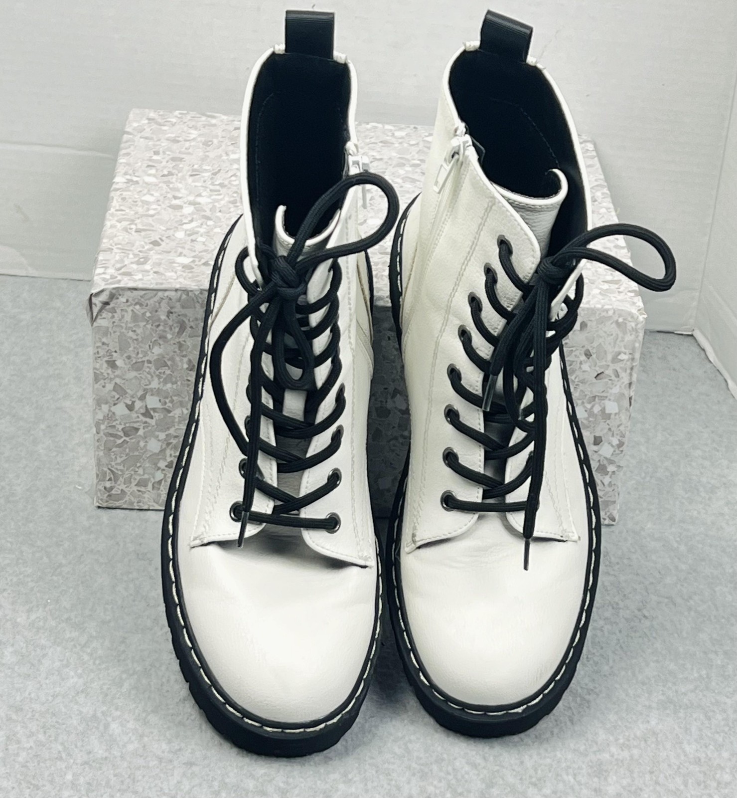 Unionbay Hayden Boots Womens Size 9 White Faux Leather Combat Zip Lace Up Ankle
