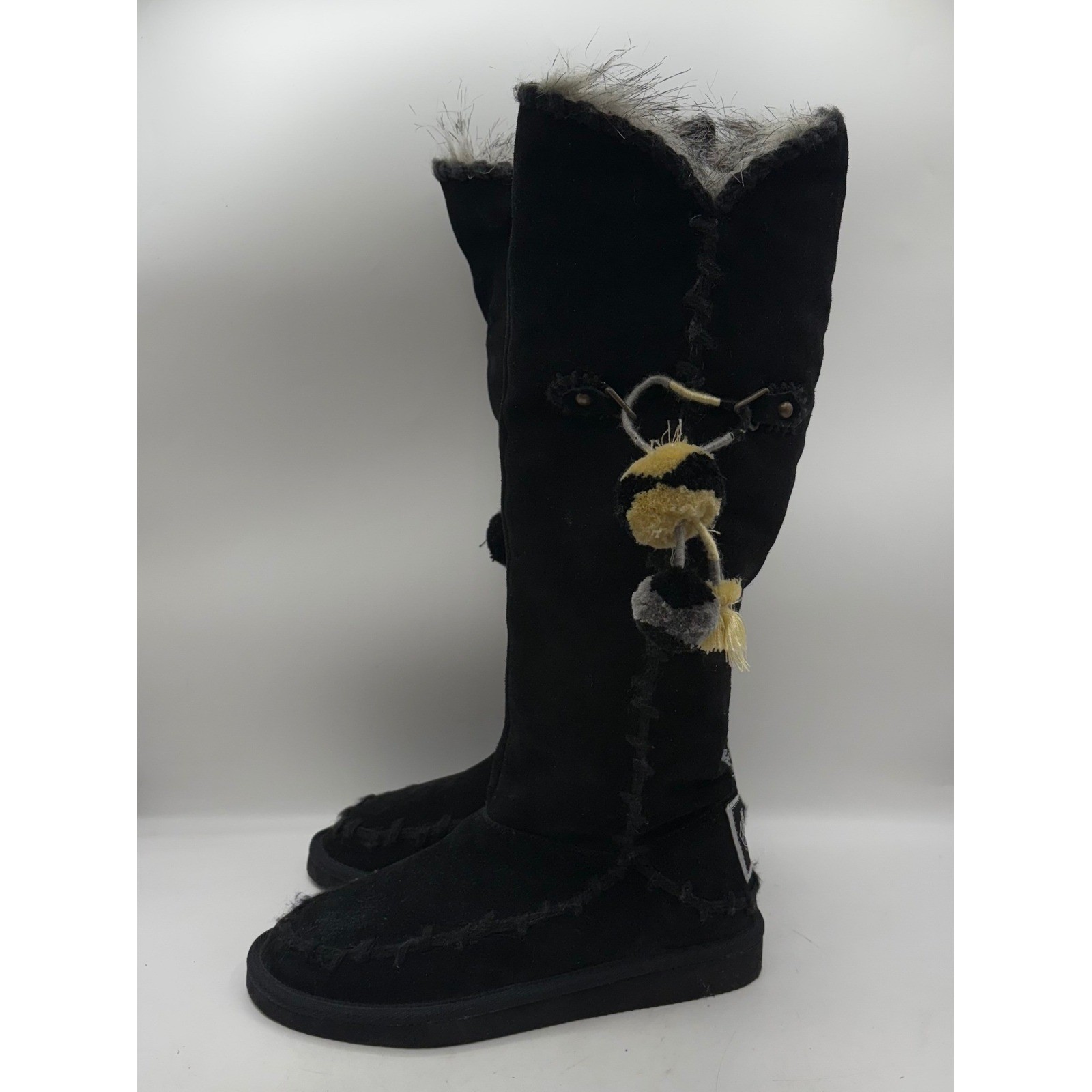 Juicy Couture Black Suede Boots Faux Fur Trim Bee Charm Pom Pom Size 7.5