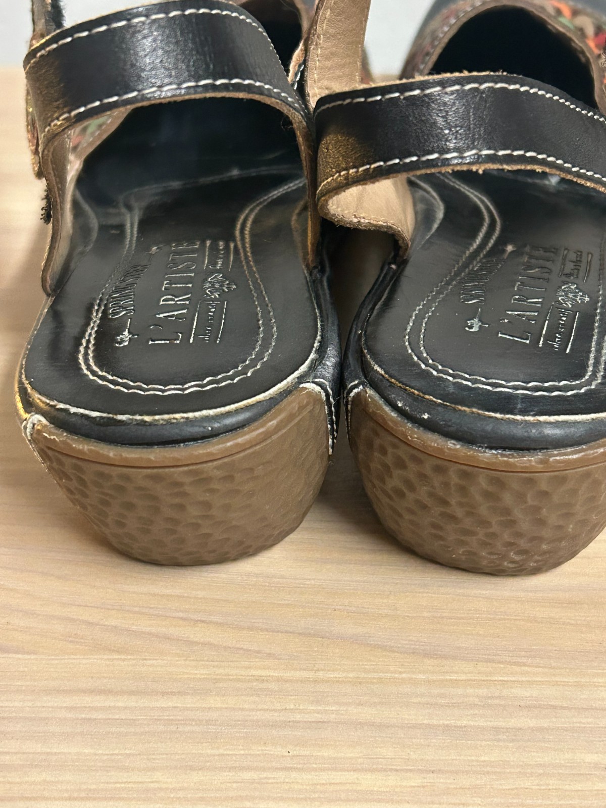 L’Artiste by Spring Step Amour-B Hearts Motif Leather Sandals Size 38 (US 7.5)