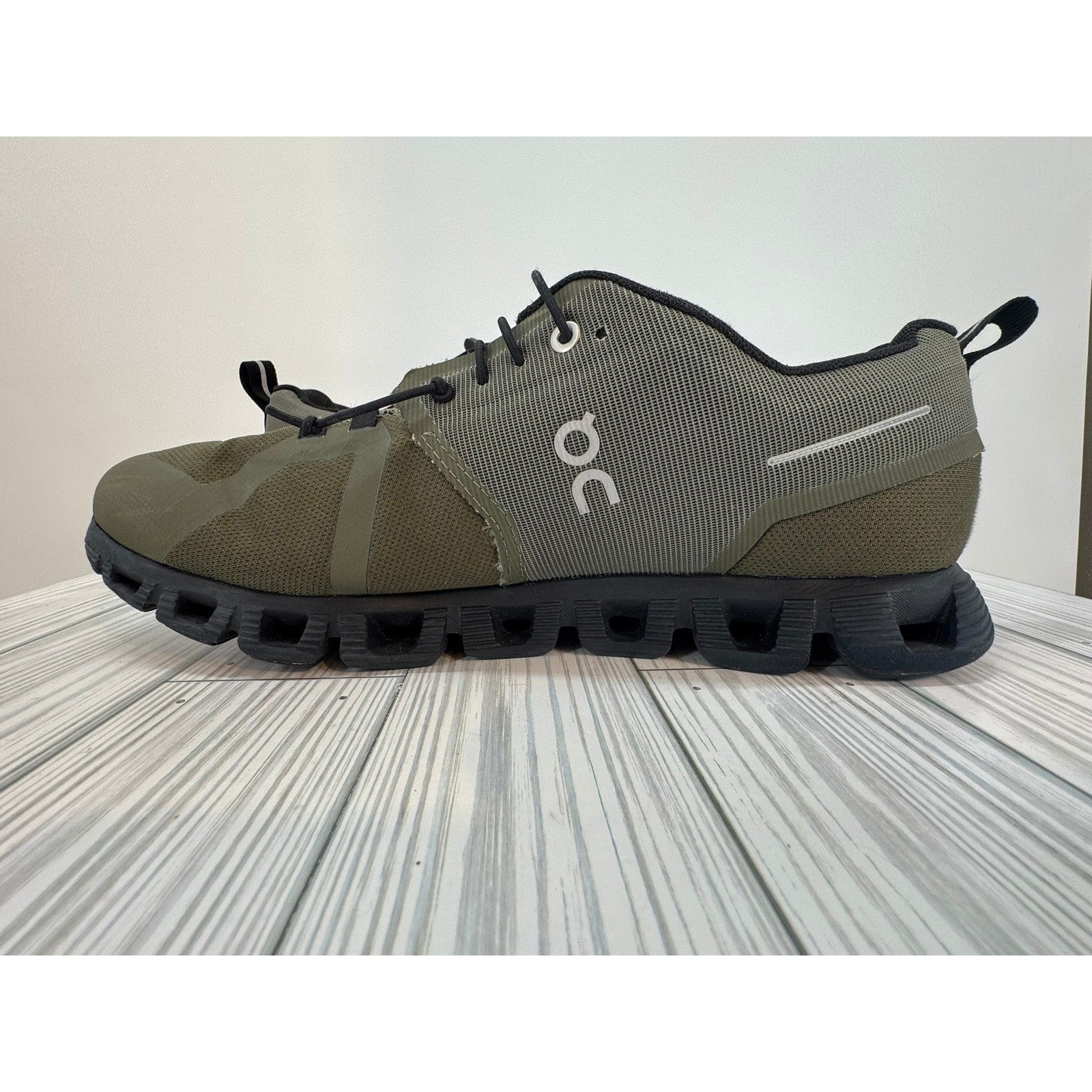 ON Cloud 5 Waterproof Olive Black 59.98836 Women’s US size 11 Running Shoes