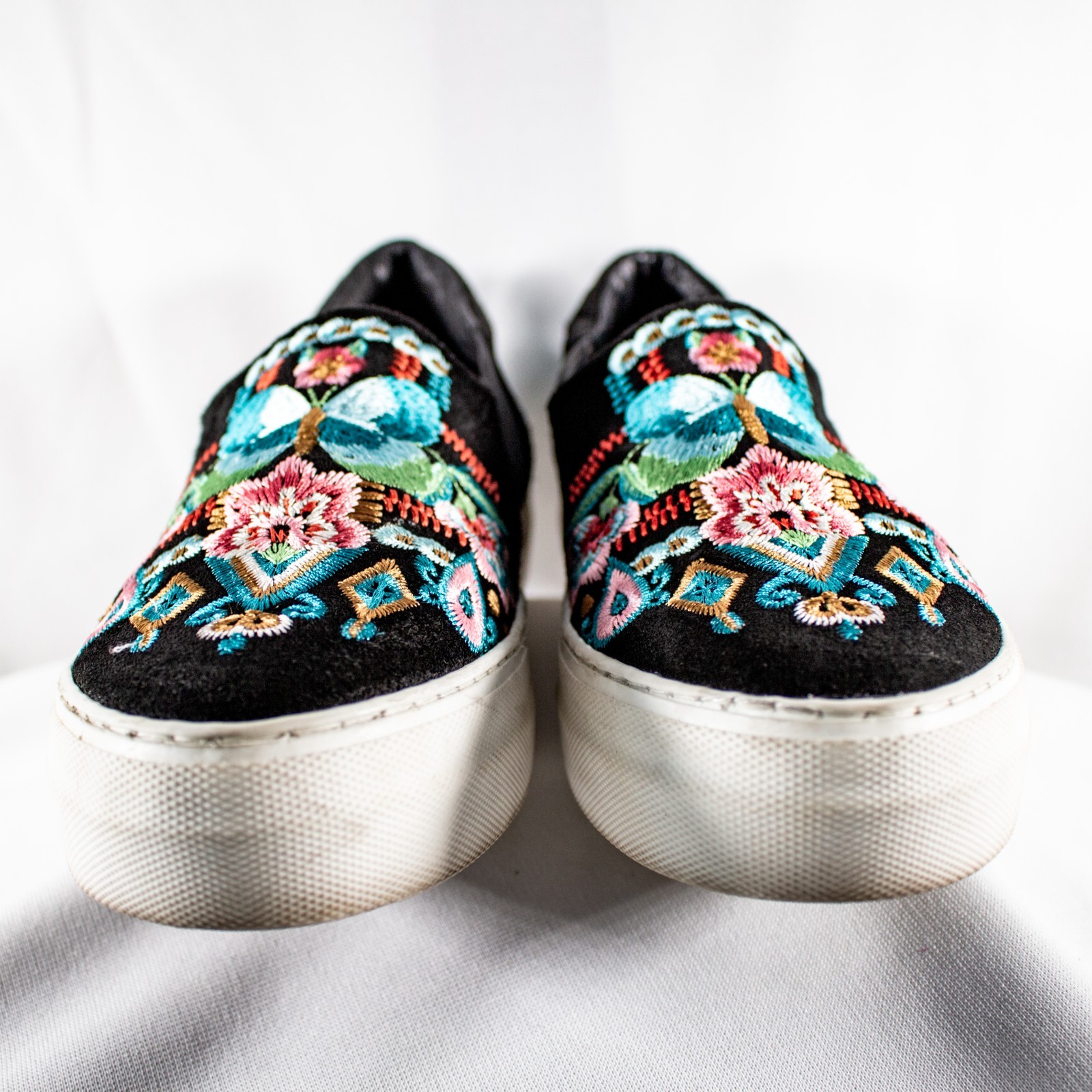 JOHNNY WAS Multicolor Floral Butterfly Embroidered Women Sneaker Shoes Size 8
