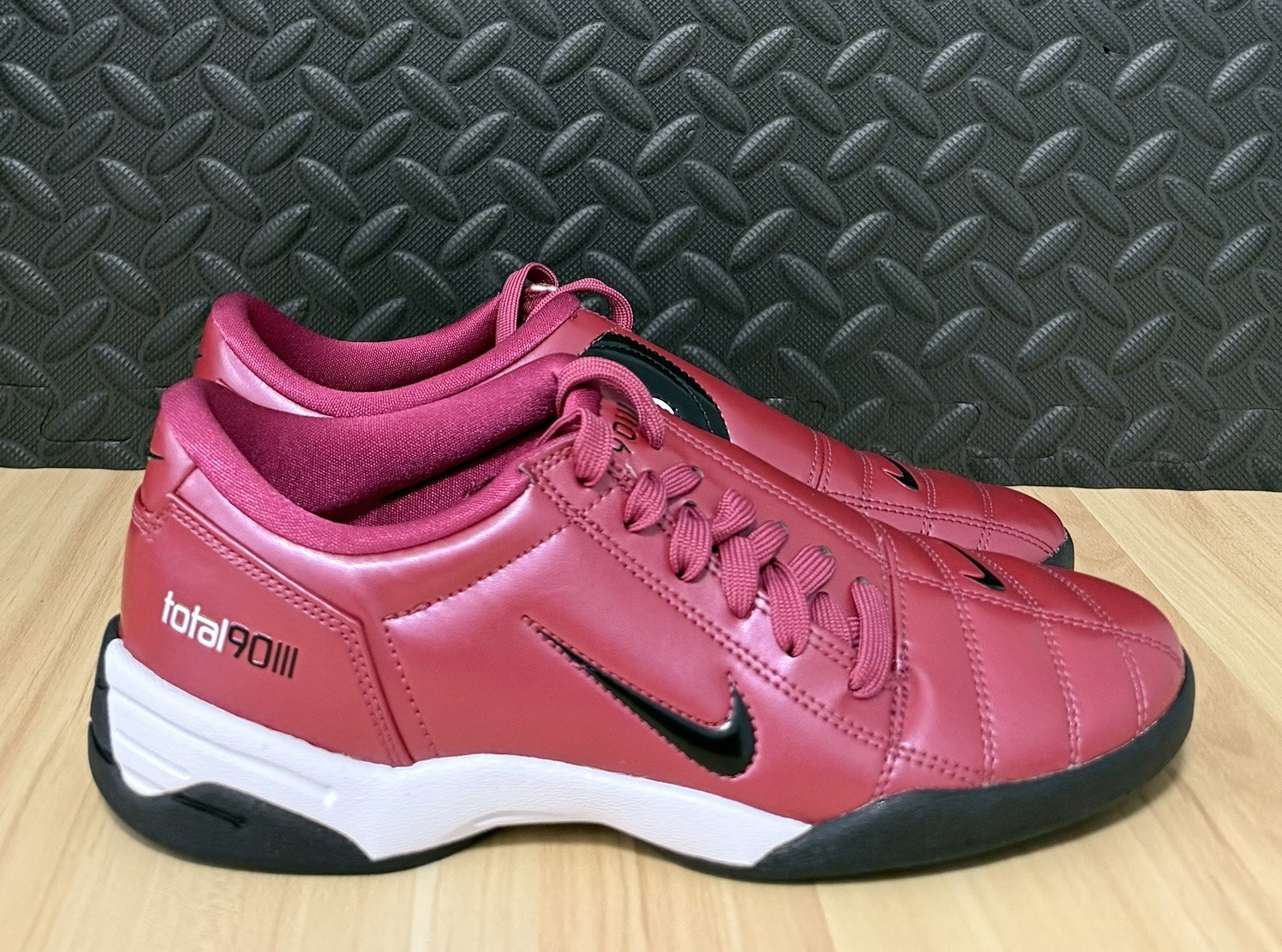 Nike Total 90 3 Bordeaux Bordeaux Red Indoor Soccer IM7595-600 Womens Size 9