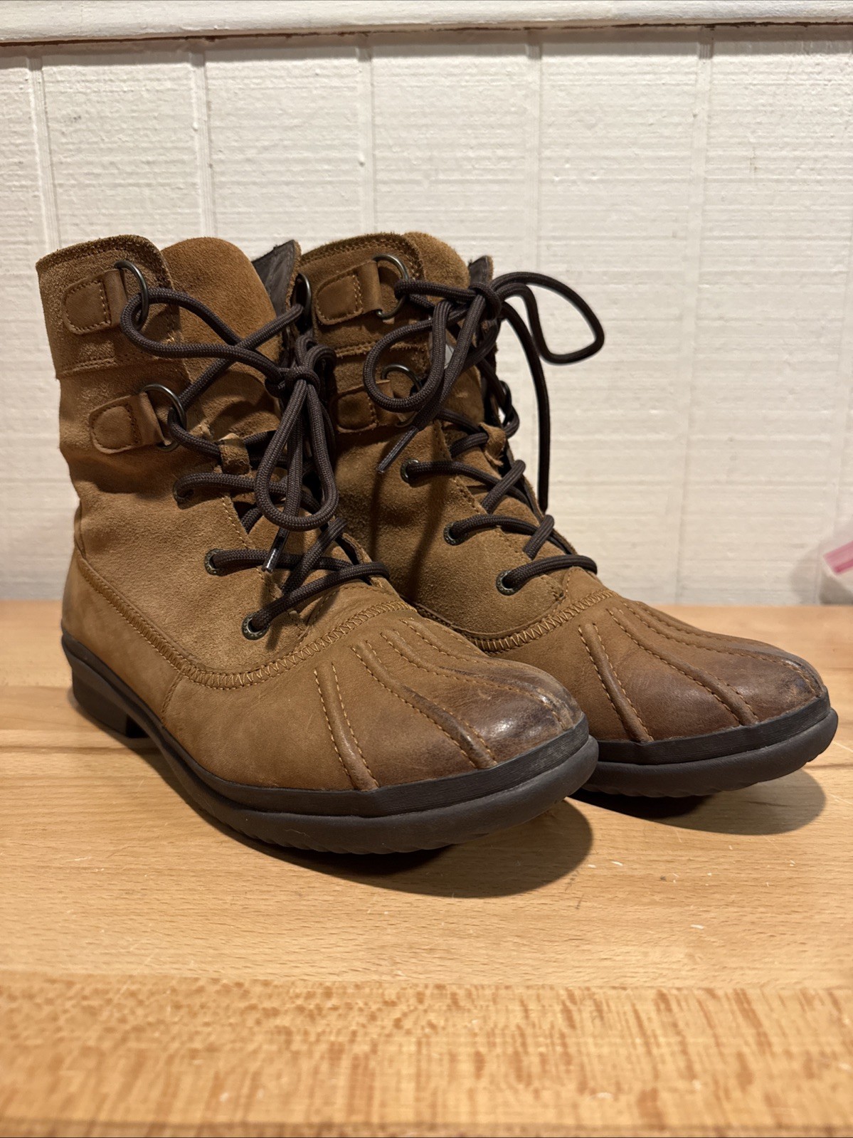 UGG Women’s Hapsburg Duck Boots, Size 8.5 W, Brown Leather, Waterproof Shearling