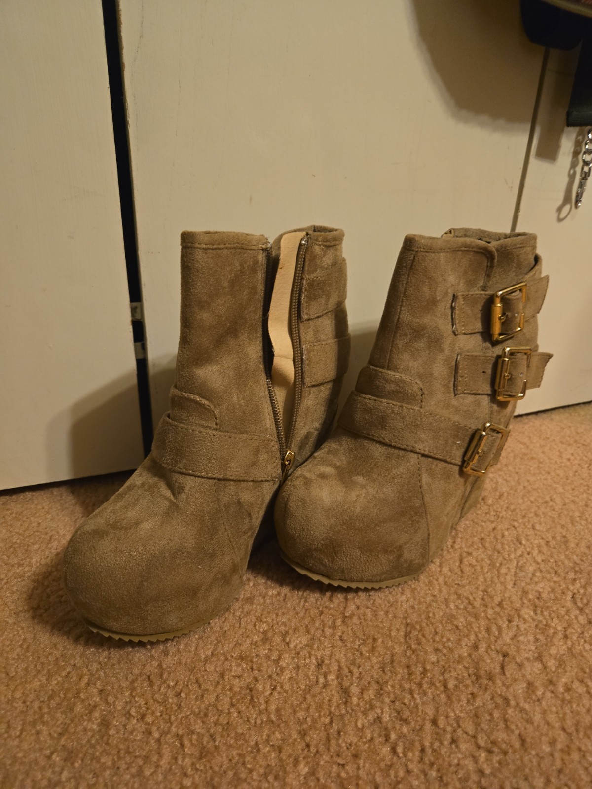 Soda Ankle Boots 6.5