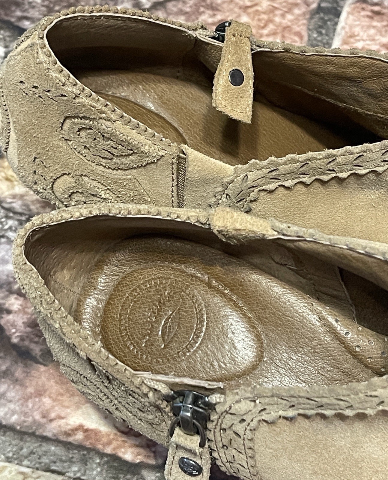 Nurture By Lamaze Suede Ankle Booties Cutout Leaves Scalloped Edging Tan Size 9