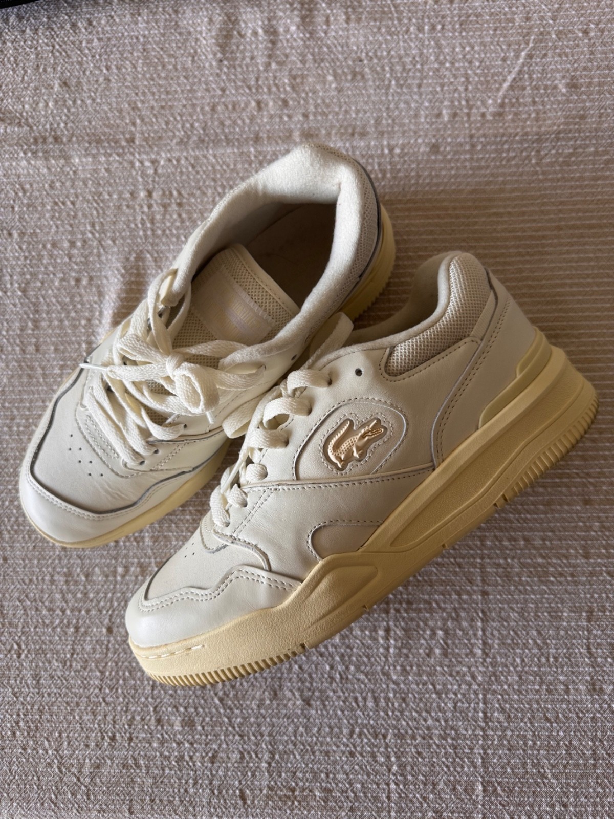 Lacoste Lineshot 224 4 SFA Women’s Leather Sneakers Off White EU 39.5 Worn Once