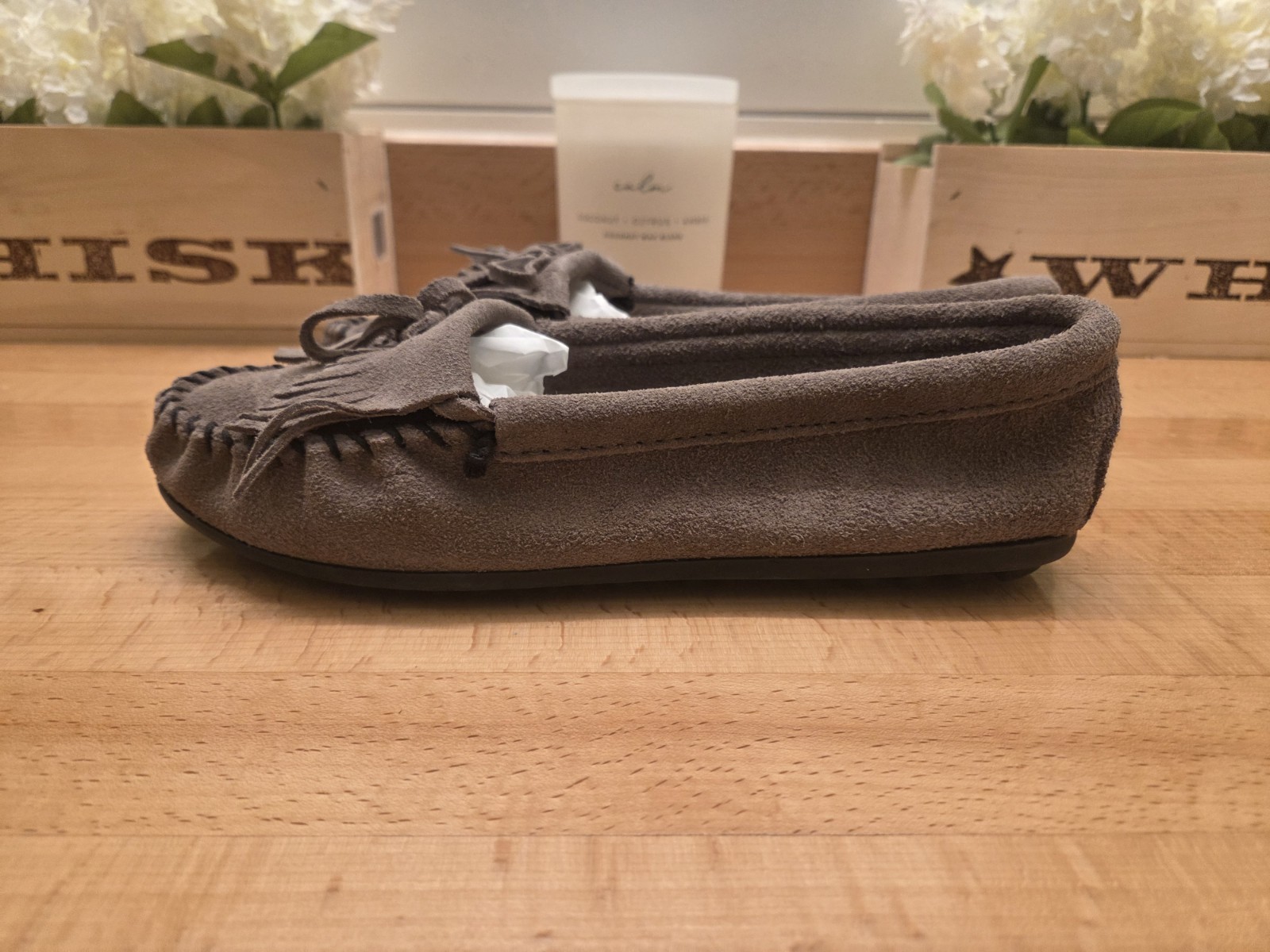 Minnetonka Kilty Grey Suede Leather Womens 8.5 Hardsole Moccasins Brownish Gray