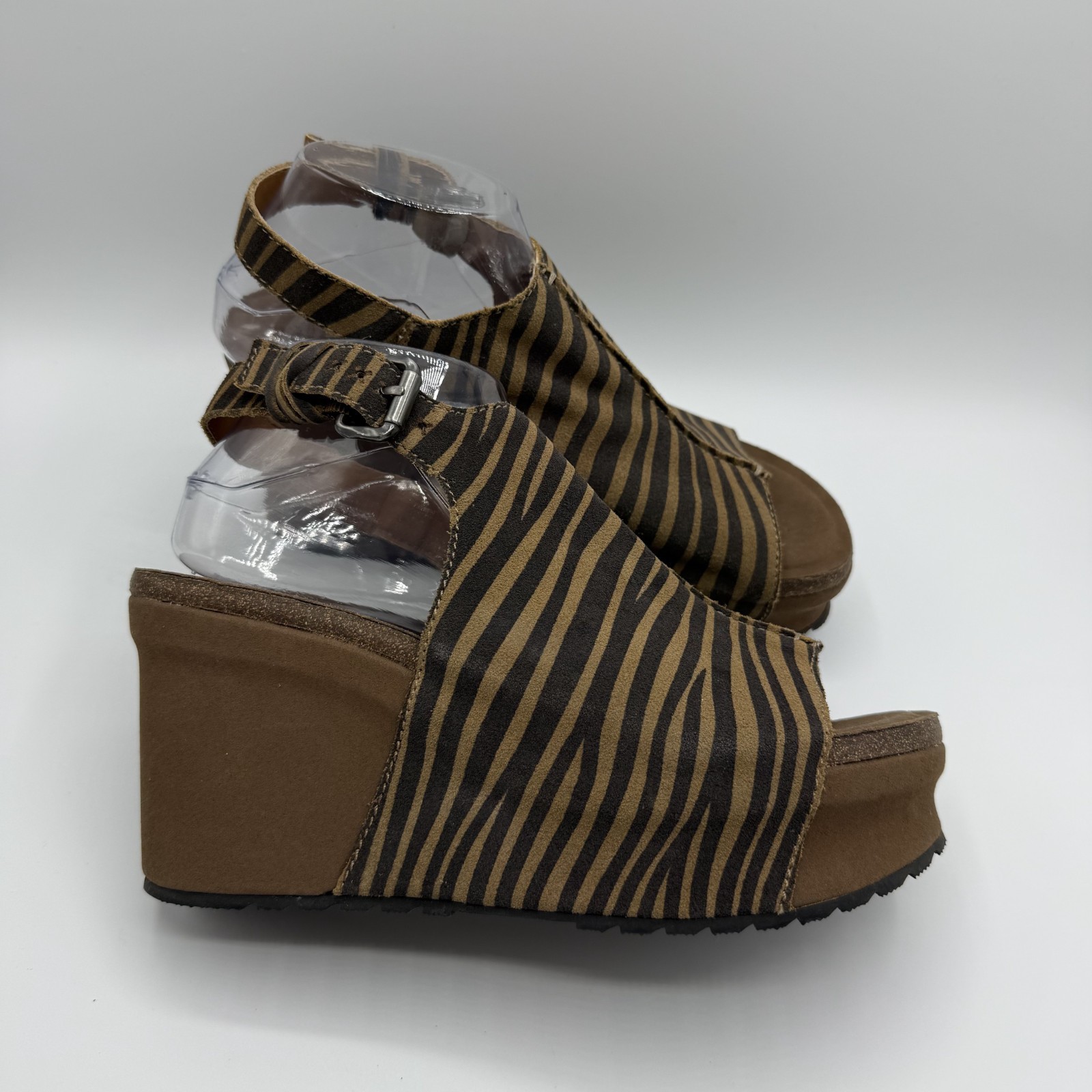 OTBT Women’s Jaunt Wedge Tan Stripe Animal Print Leather Slingback Sandals 10M