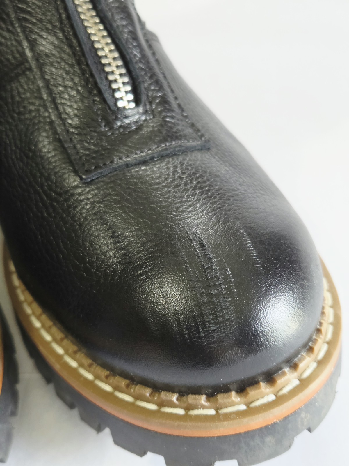 Bertuchi Front Zip Boots Women’s Chelsea Sz 9 Black Leather Lug Sole Moto Ankle