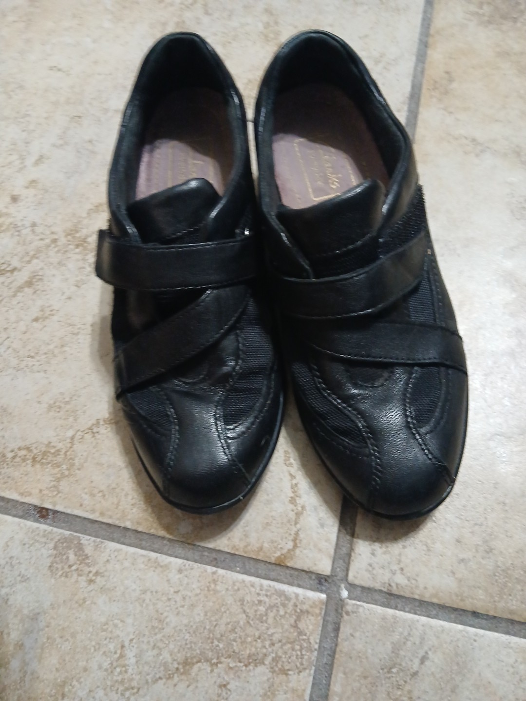 🥿 Clarks Everyday Comfort Slip On 5 M Black Leather; Double Straps; Details