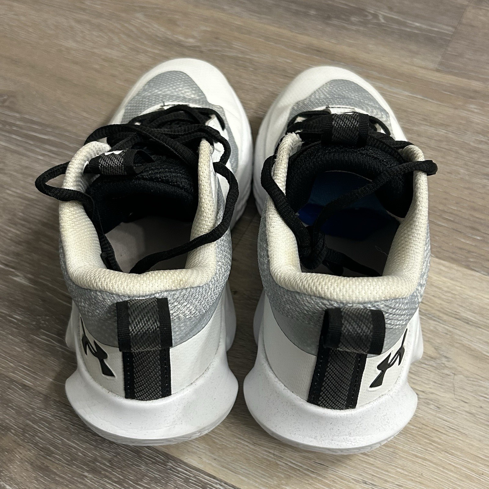 Under Armour Flow Breakthru 3 Style# 3025603-100 Size 7.5 White/Black