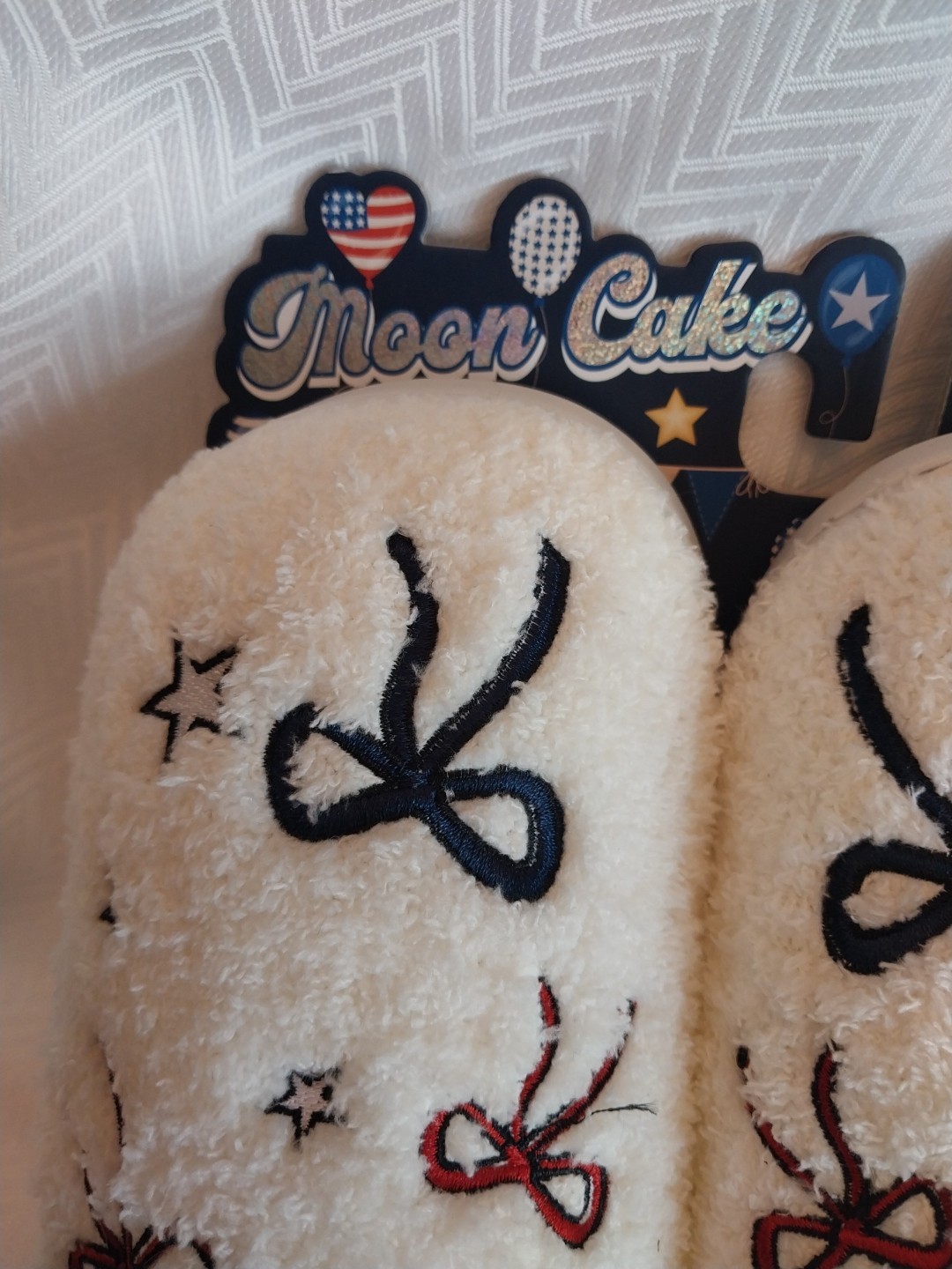 Patriotic USA Slippers Stars Ribbons Red White Blue Moon Cake Women’s 9-10 L NEW