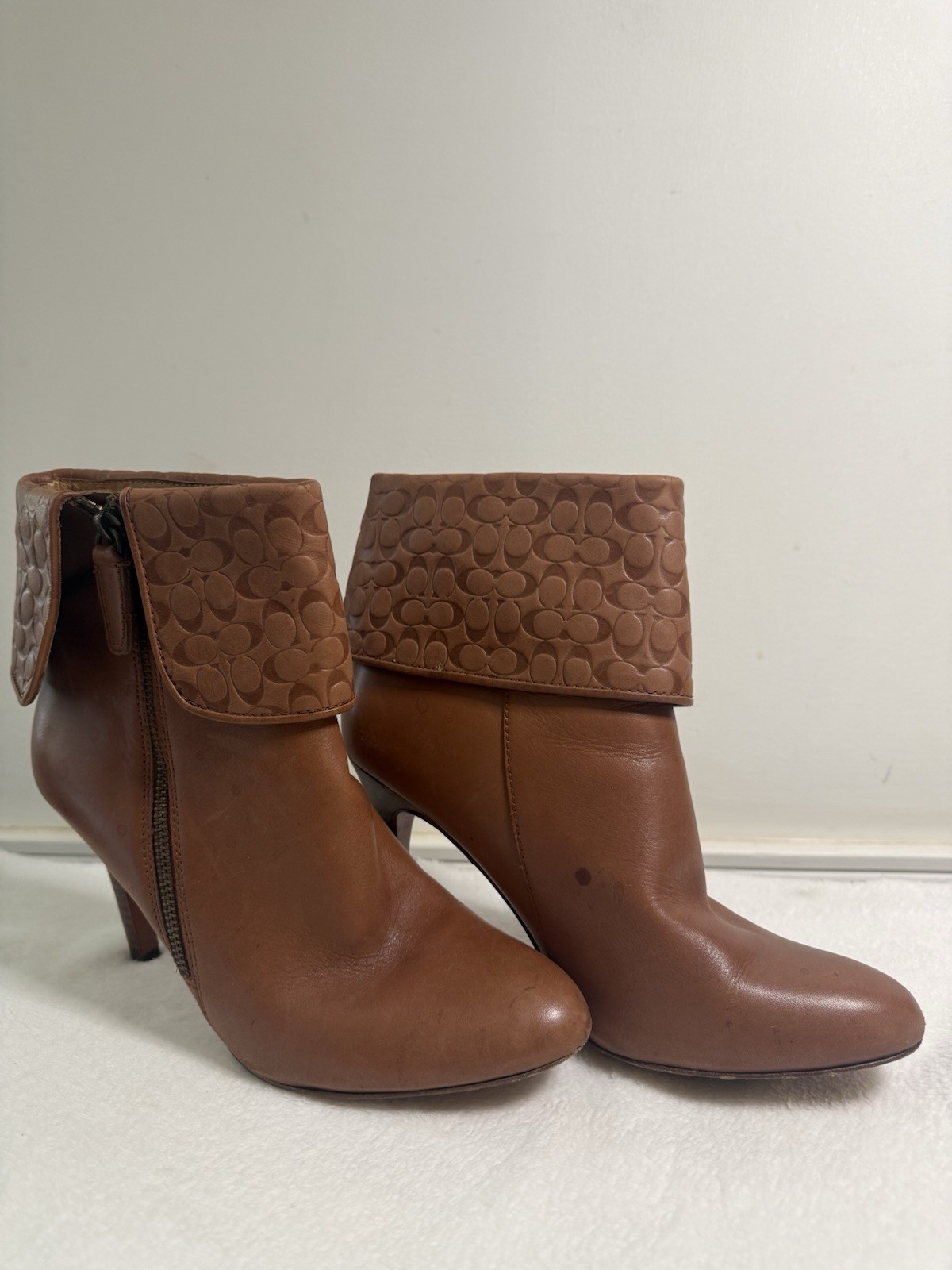 Coach Women’s Brown Leather Ankle Bootie Almond Toe Side Zip Logo Cuff 9B