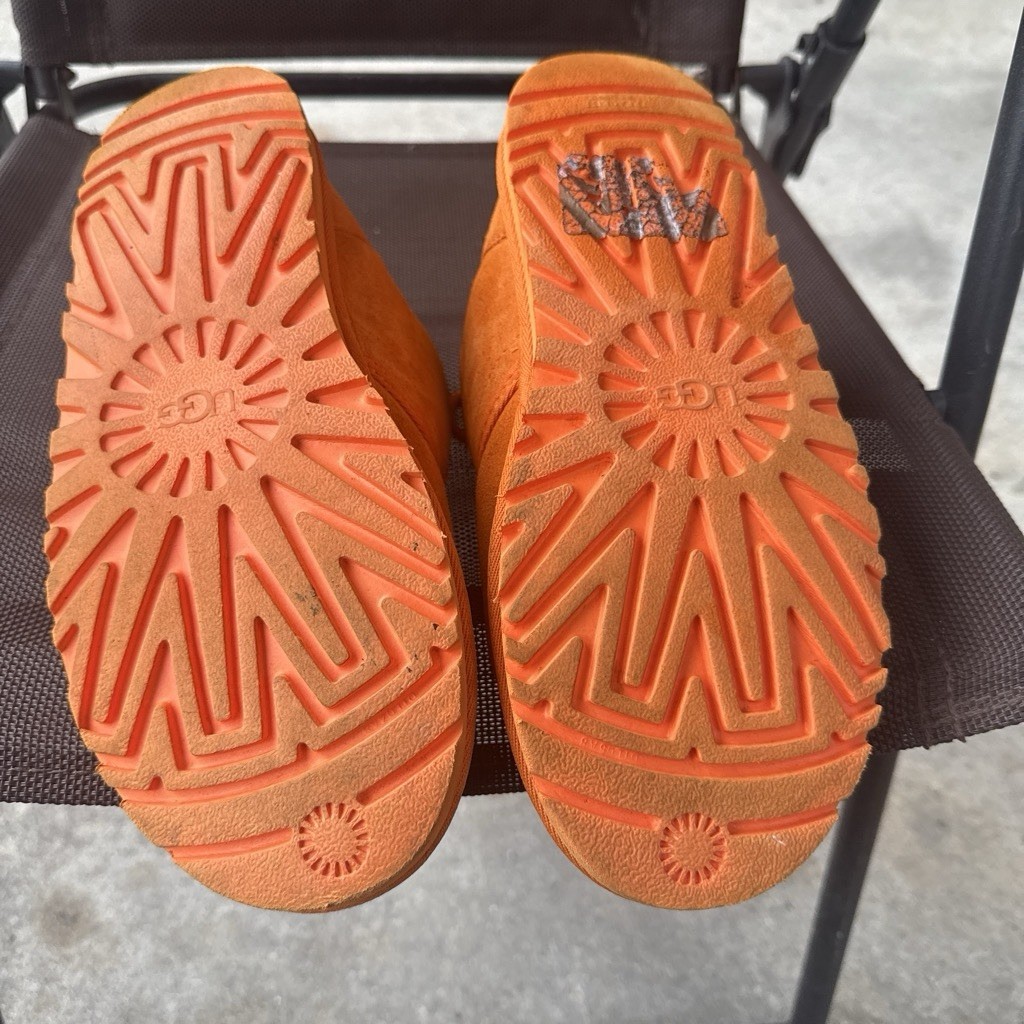 UGG Orange Suede Lined Chukka Ankle Boots Lace Up Round Toe US 8
