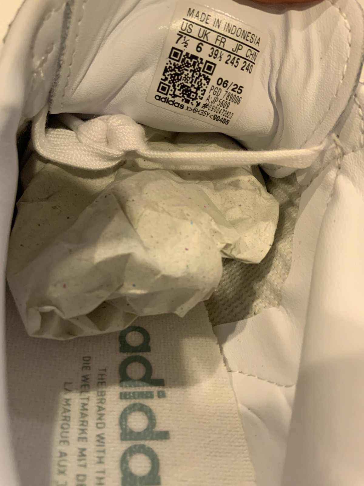 Adidas Women’s Sambae W, Style# JP5609, Size 7.5, White/Wonder Blue/Off White