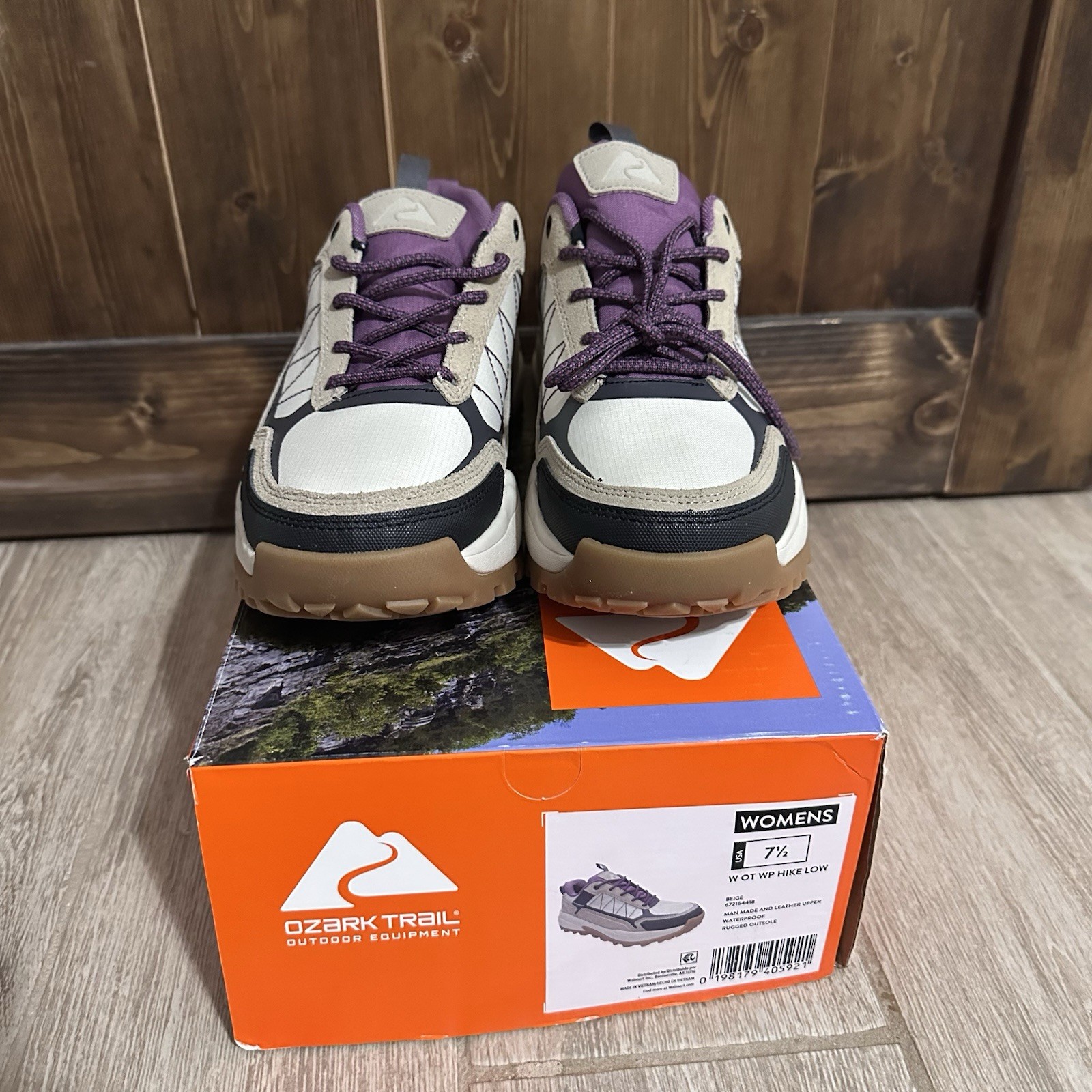 Ozark Trail Women’s Beige Leather Waterproof Hiker Hiking Shoes Size 7.5 NIB