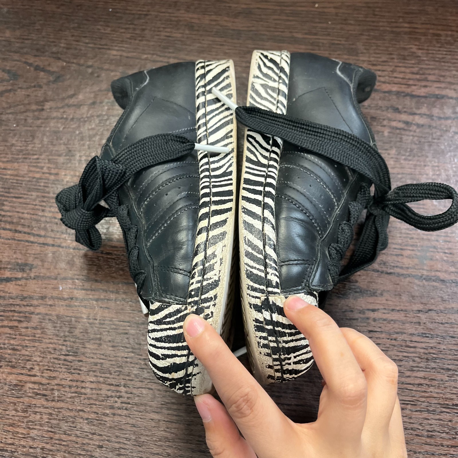 Adidas Womens Superstar Sneakers Size 6 Black Zebra Stripe Print Shell ToeFV3448