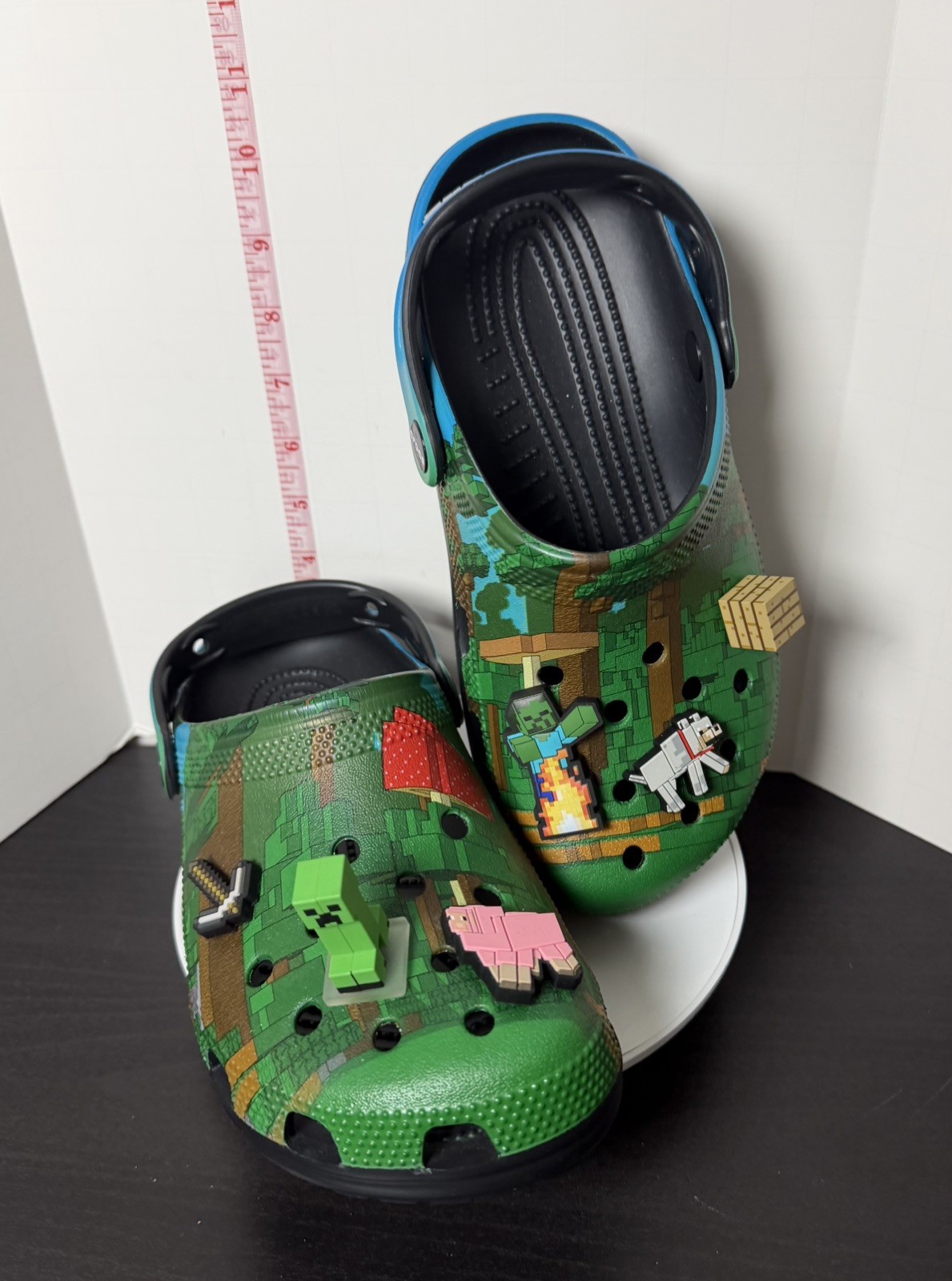 NWOT: Crocs Minecraft Clogs w/ Jibbitz : Women 5, Men 7