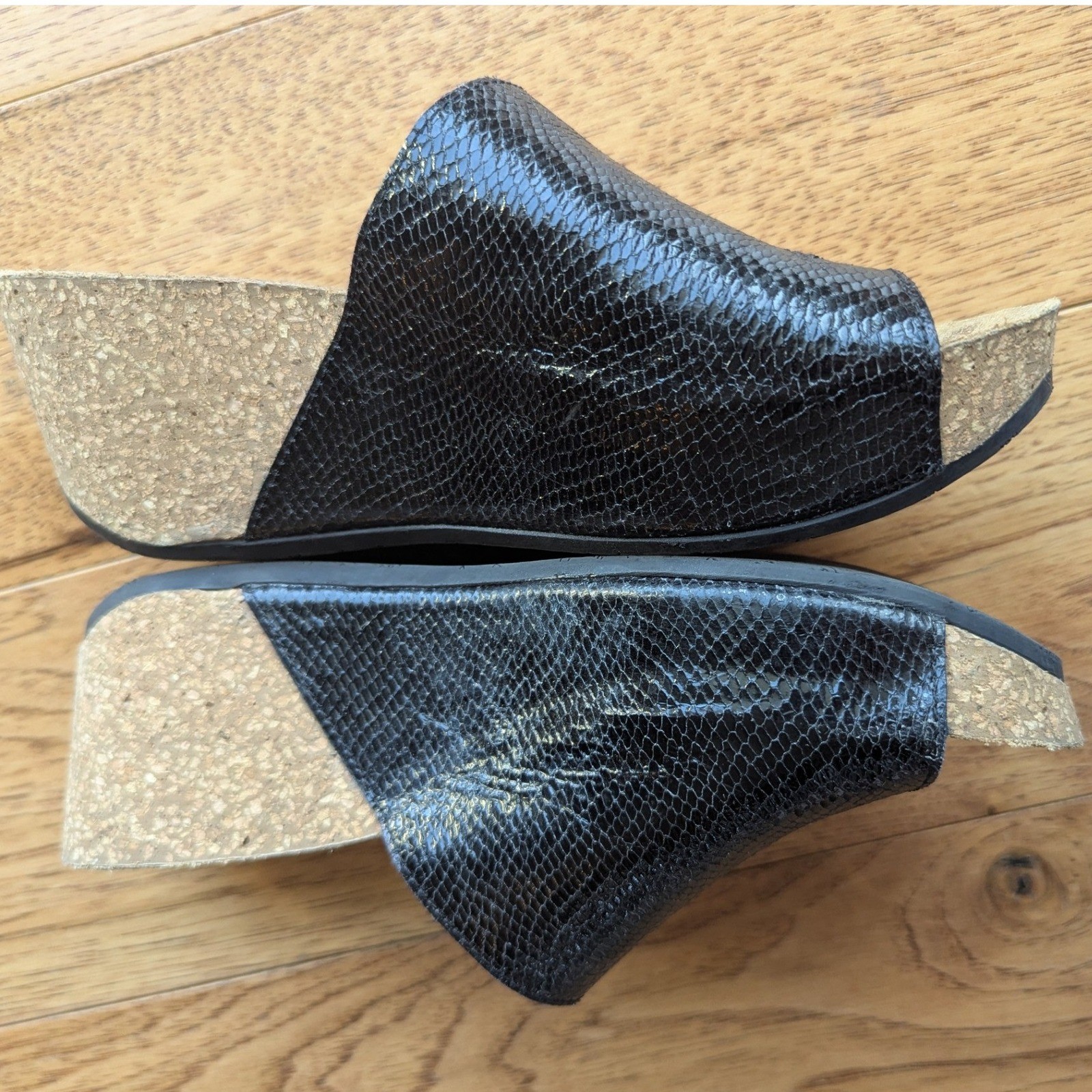 Donald Pliner Platform Wedge Sandals Black Snakeskin Embossed Cork Womens 7B