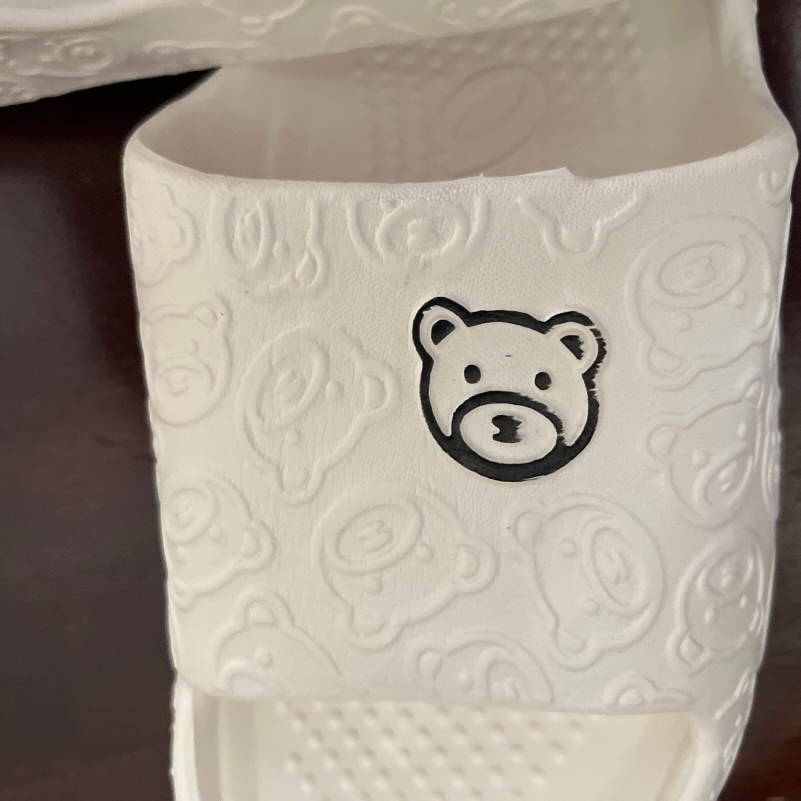 NEW CUTE BEAR PILLOW SLIDES WHITE SZ 9-10 GARDEN BATHROOM SHOES NIB USA