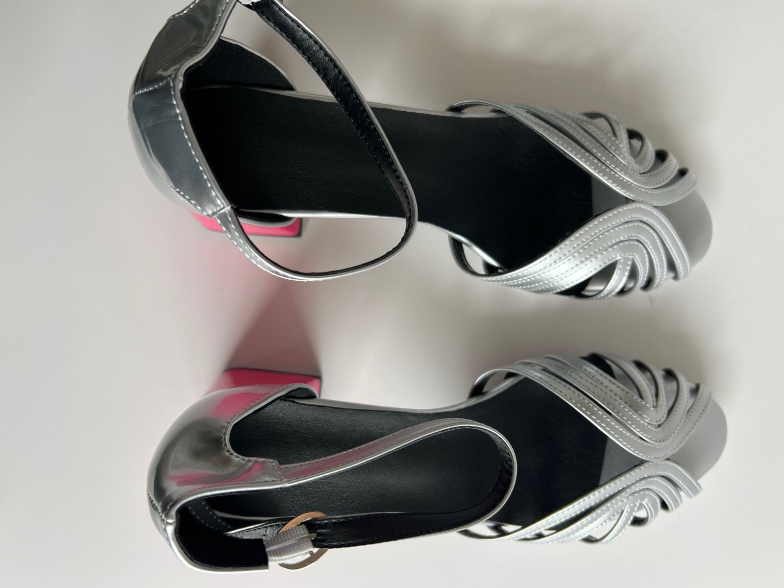 Naelle™ | Silver Shiny sandals with a chunky Pink heel and elegant buckle