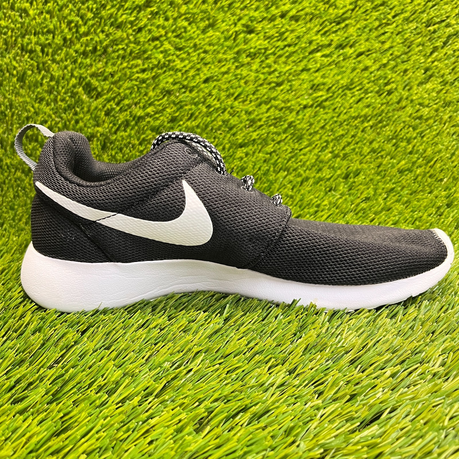 Nike Roshe One Womens Size 7.5 Black Athletic Running Walking Shoes Sneakers
