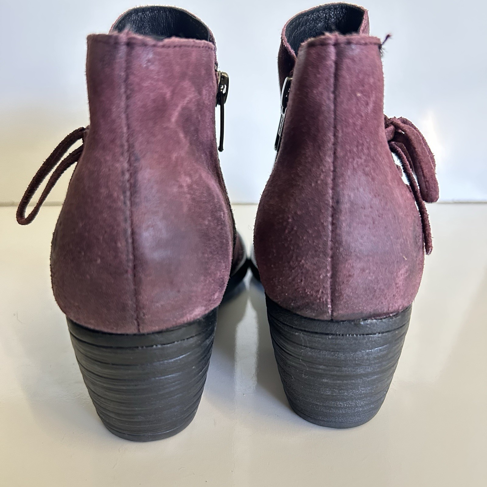 Born Women’s Sz 6M Ankle Boots Booties Shoes Burgundy Distressed Suede Zip Up