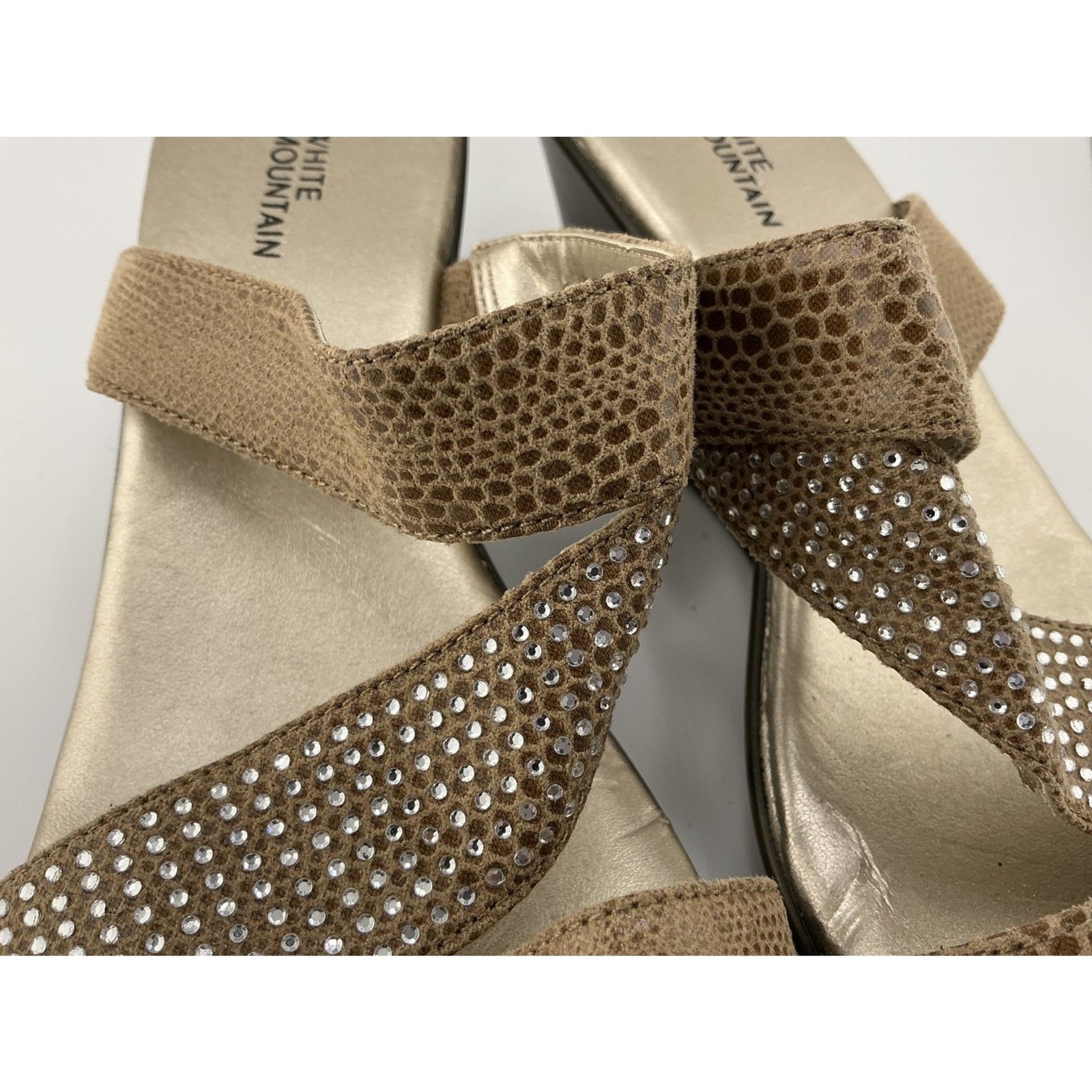 White Mountain Rhinestone Wedge Sandals Women’s Size 8 Beige Snakeskin Slides